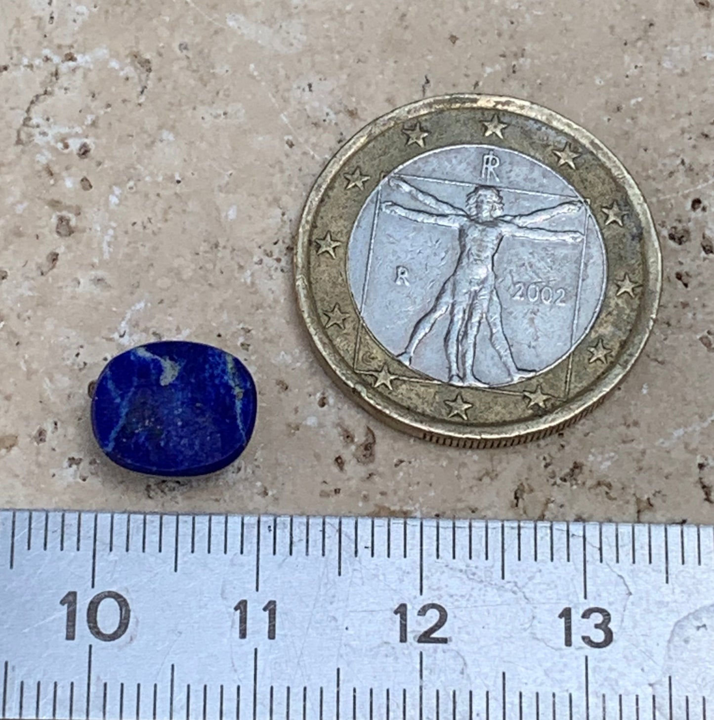 Lapis lazuli, cabochon de 10mm x9 x5 - 3,5 carats. Parfait en bijouterie, collection ,exposition...