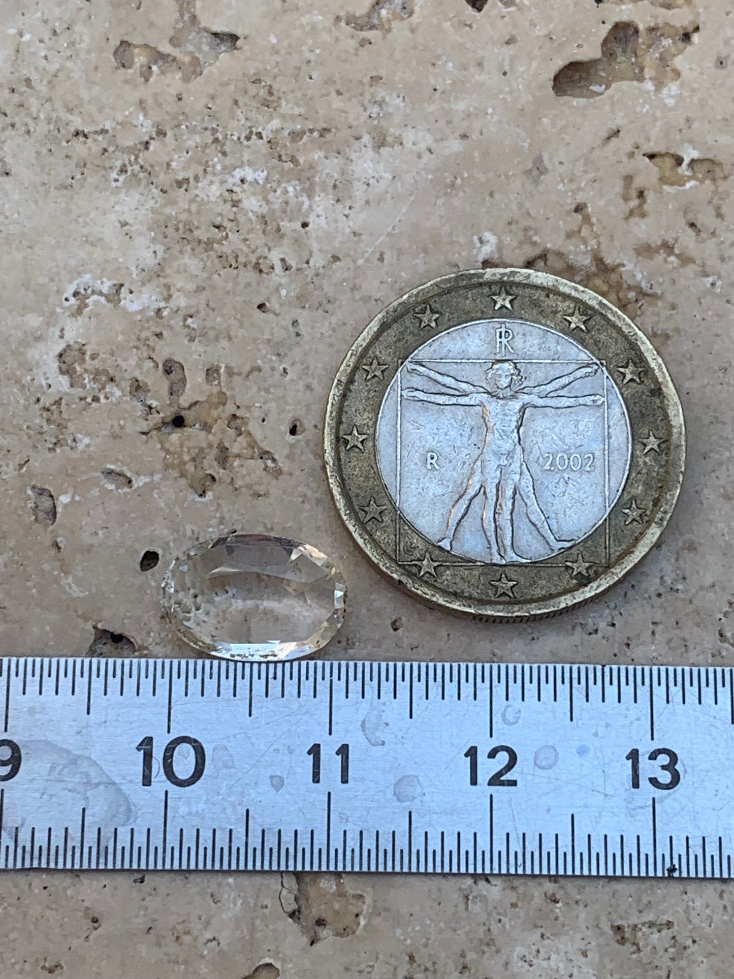 Cristal de roche, pierre taillée de 12mm x9 x4 - 2 carats. Parfait en bijouterie, collection ,exposition...