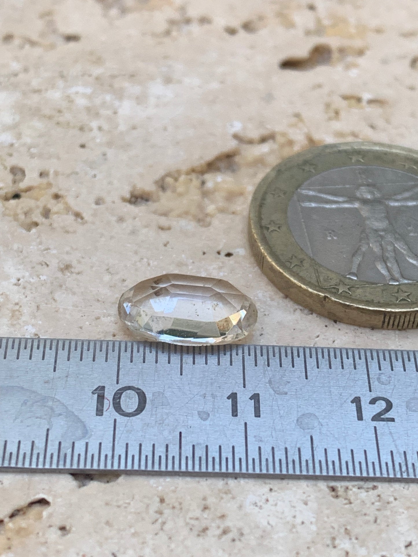 Cristal de roche, pierre taillée de 12mm x9 x4 - 2 carats. Parfait en bijouterie, collection ,exposition...