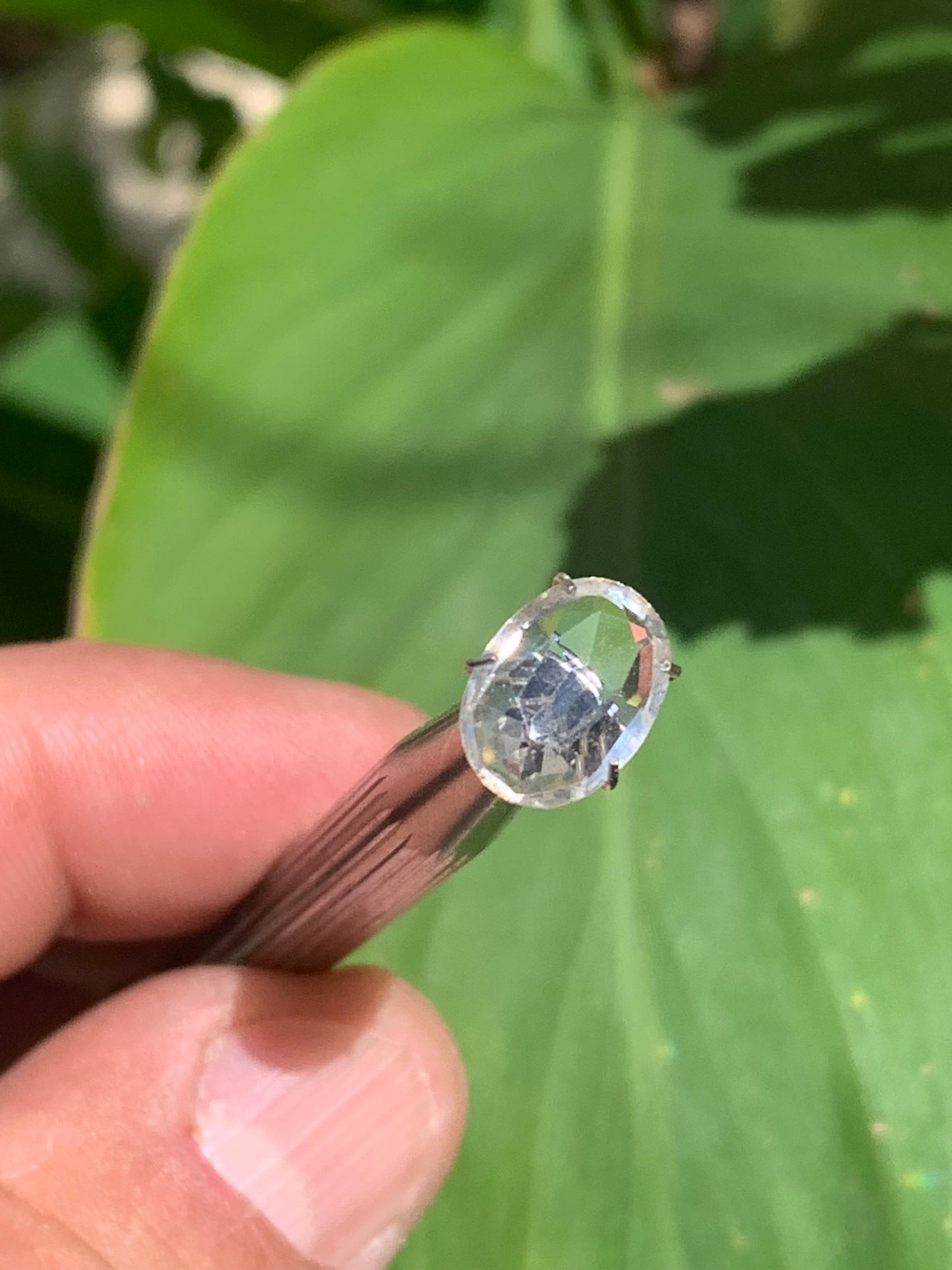 Cristal de roche, pierre taillée de 12mm x9 x4 - 2 carats. Parfait en bijouterie, collection ,exposition...