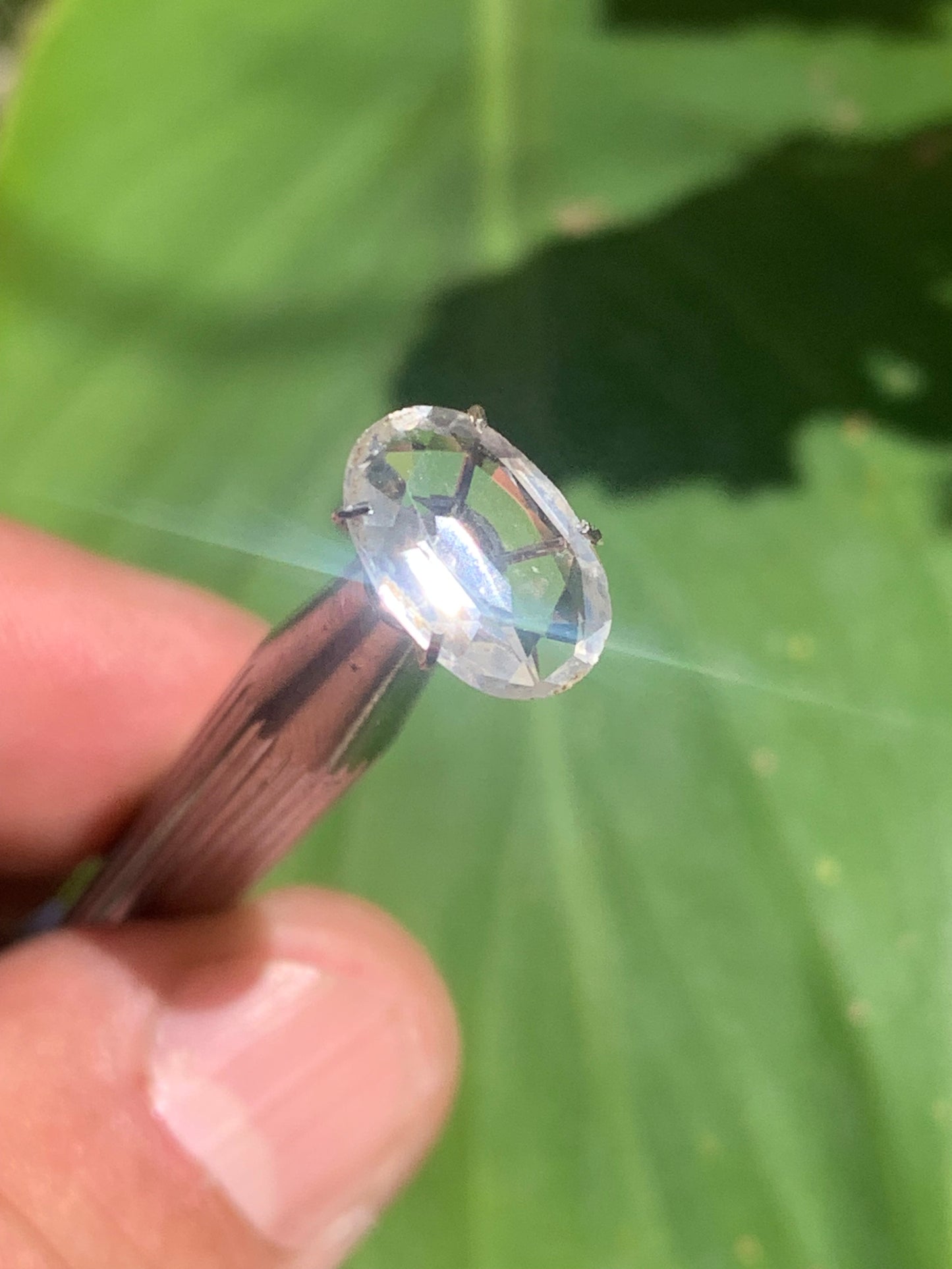 Cristal de roche, pierre taillée de 12mm x9 x4 - 2 carats. Parfait en bijouterie, collection ,exposition...