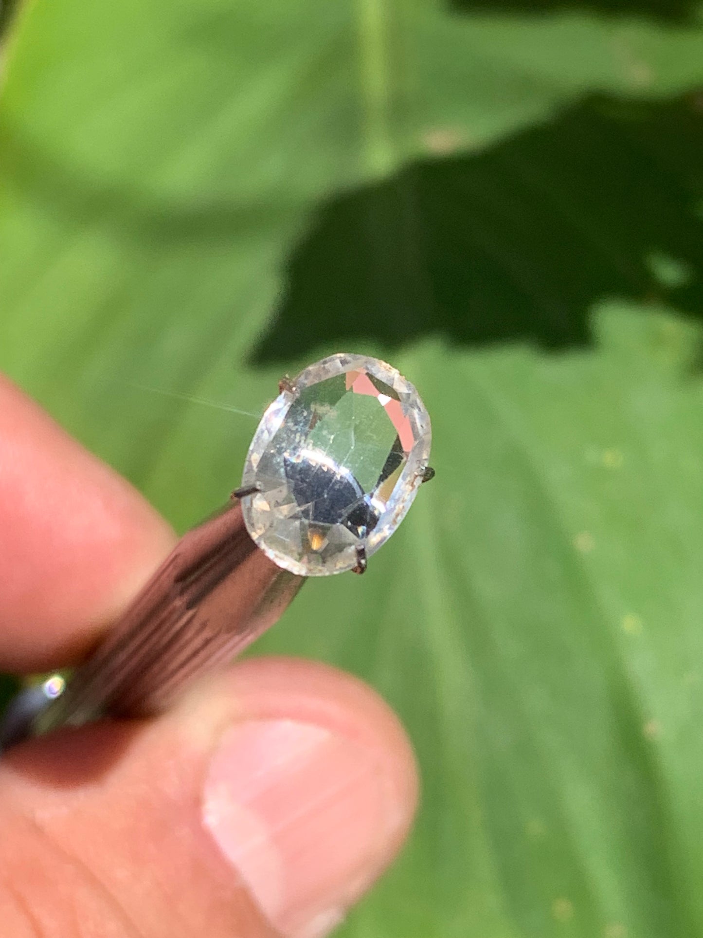 Cristal de roche, pierre taillée de 12mm x9 x4 - 2 carats. Parfait en bijouterie, collection ,exposition...