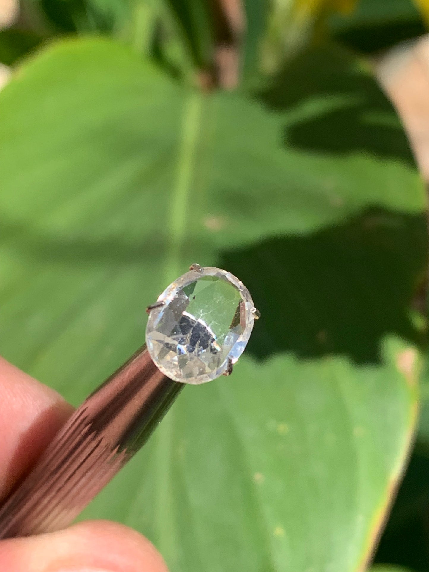 Cristal de roche, pierre taillée de 12mm x9 x4 - 2 carats. Parfait en bijouterie, collection ,exposition...