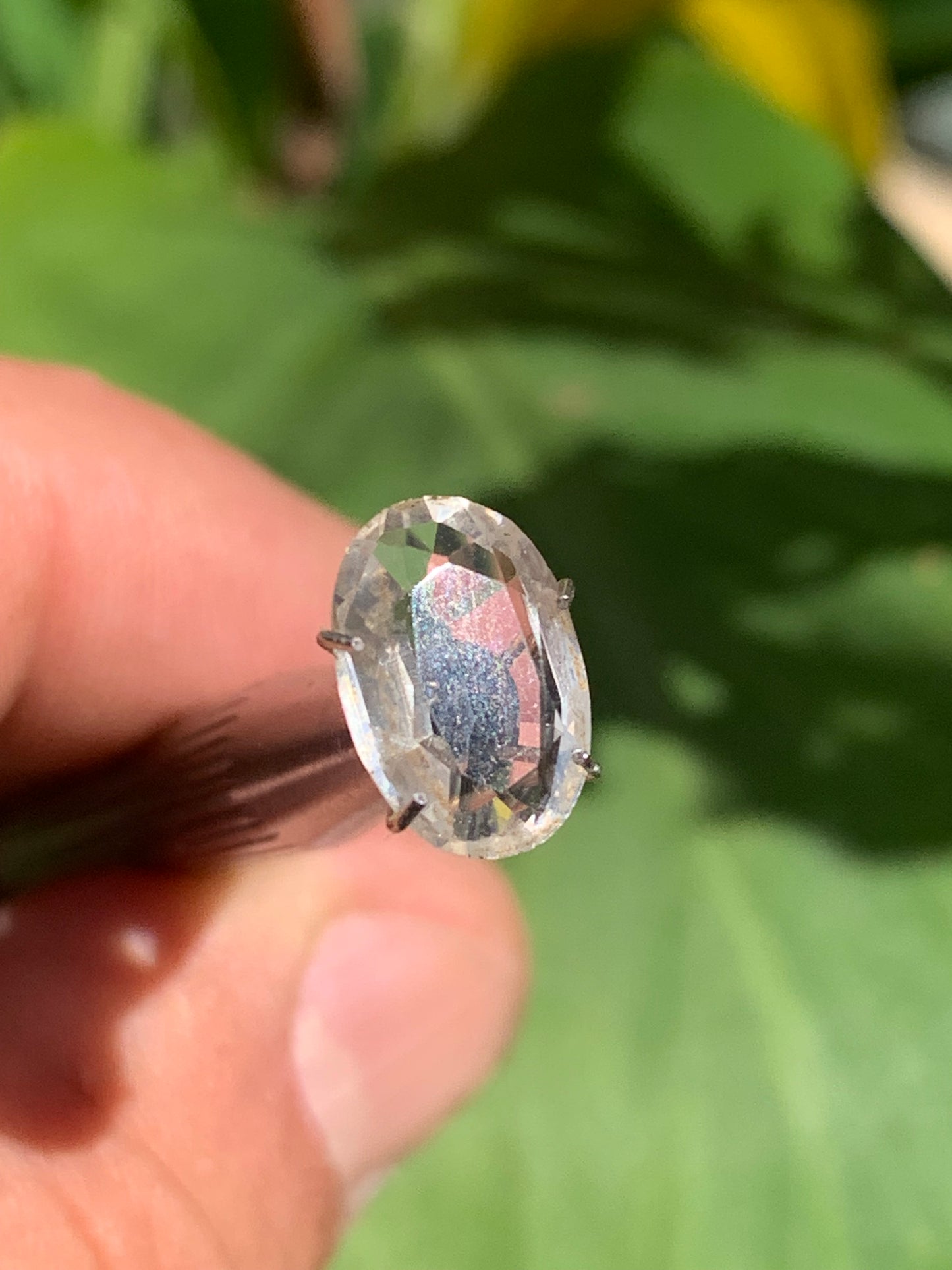 Cristal de roche, pierre taillée de 12mm x9 x4 - 2 carats. Parfait en bijouterie, collection ,exposition...