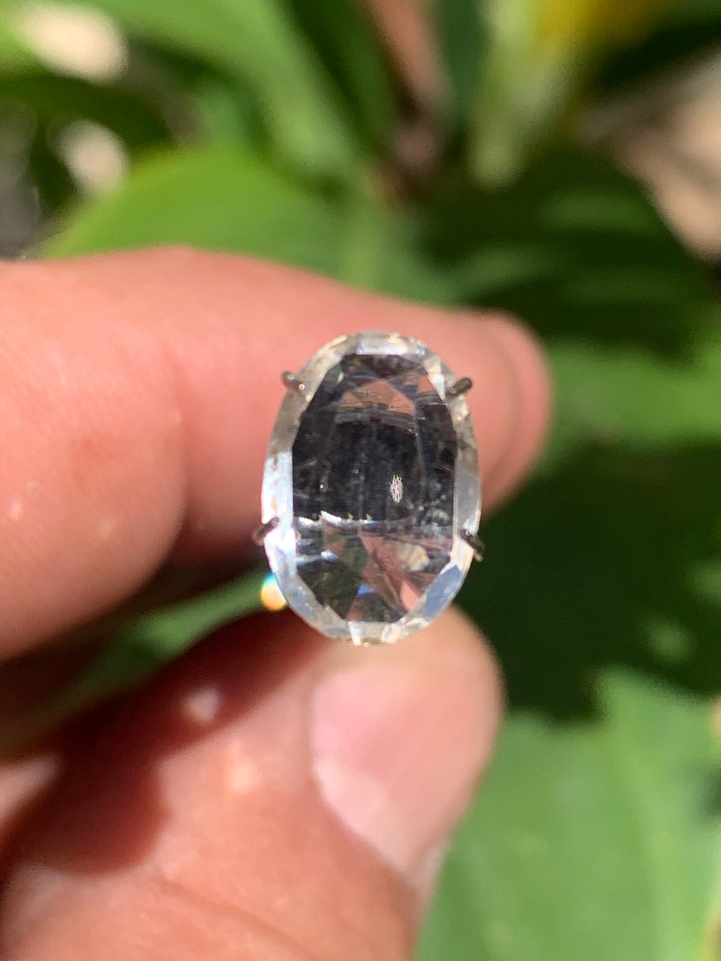 Cristal de roche, pierre taillée de 12mm x9 x4 - 2 carats. Parfait en bijouterie, collection ,exposition...