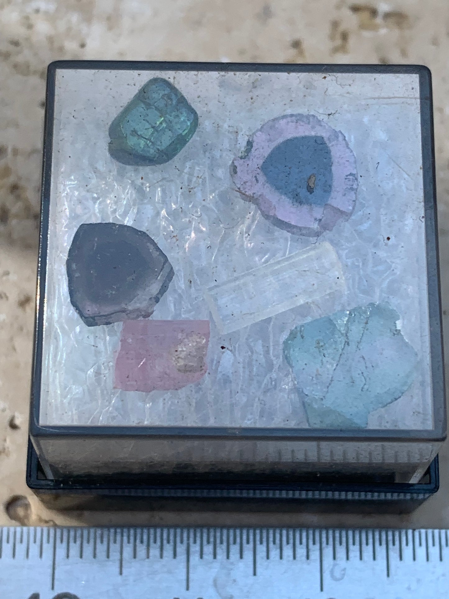 Tourmaline, coffret collection de 6 pièces de 7mm x7 x2 environ - 6,5 carats. Parfait en bijouterie, collection ,exposition...