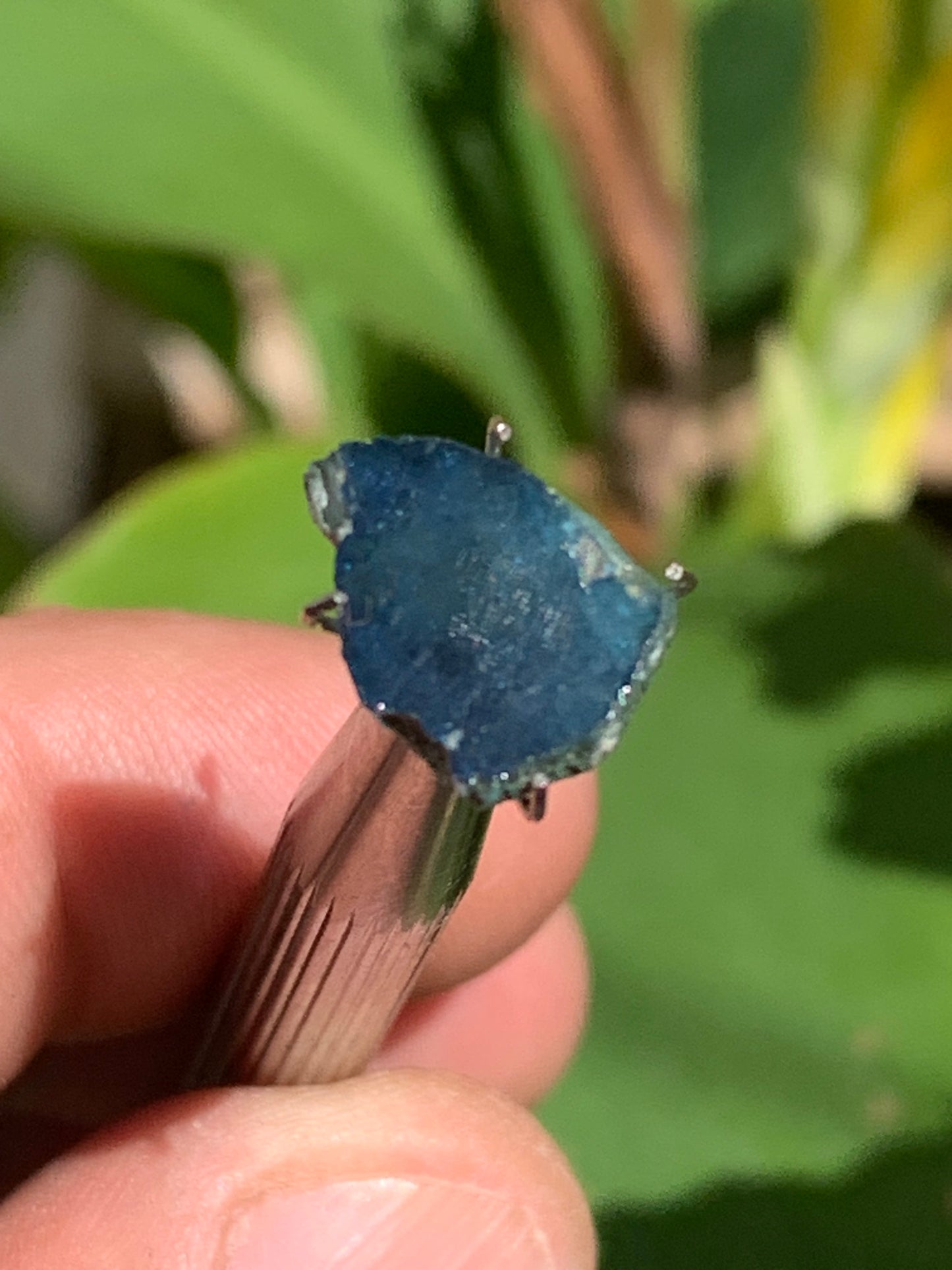 Tourmaline/ Indicolite, de 13mm x10 x 3 environ - 4,5 carats. Parfait en bijouterie, collection ,exposition...