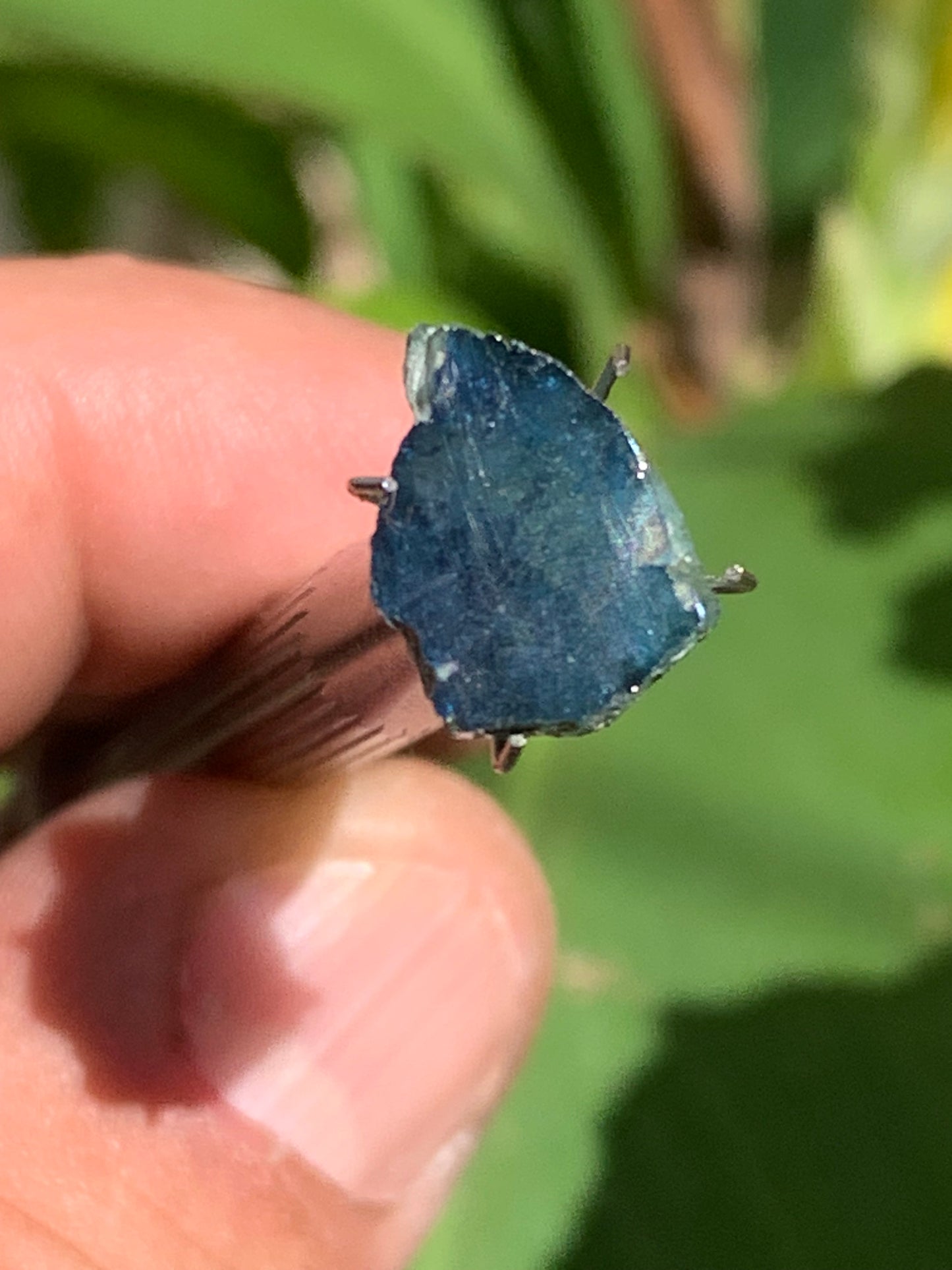 Tourmaline/ Indicolite, de 13mm x10 x 3 environ - 4,5 carats. Parfait en bijouterie, collection ,exposition...
