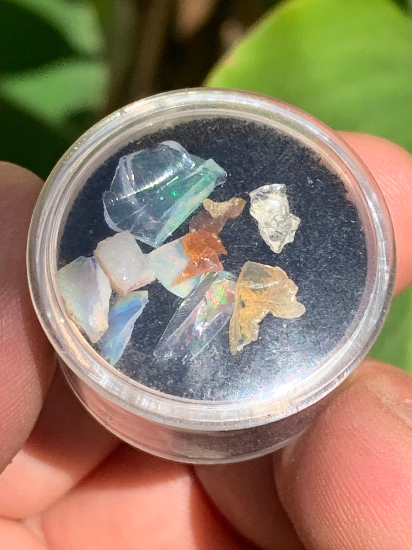 Opale Welo d'Ethiopie, lot de 10 pièces de 5mm x4 x2 environ - 0,8 gramme. Parfait en bijouterie, collection ,exposition...