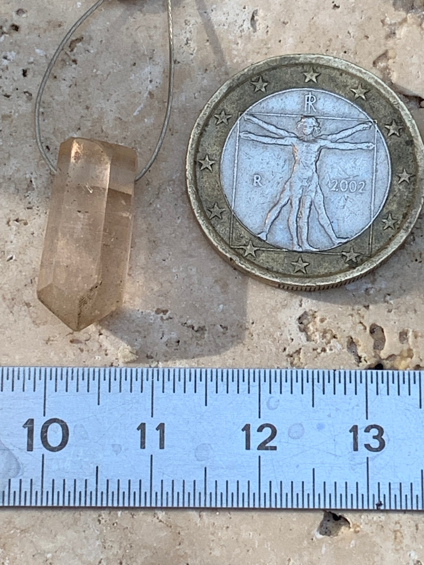 Topaze impériale percé de 18mm x8 x7 - 2 grammes/ 10 carats. Parfait en bijouterie, collection ,exposition...