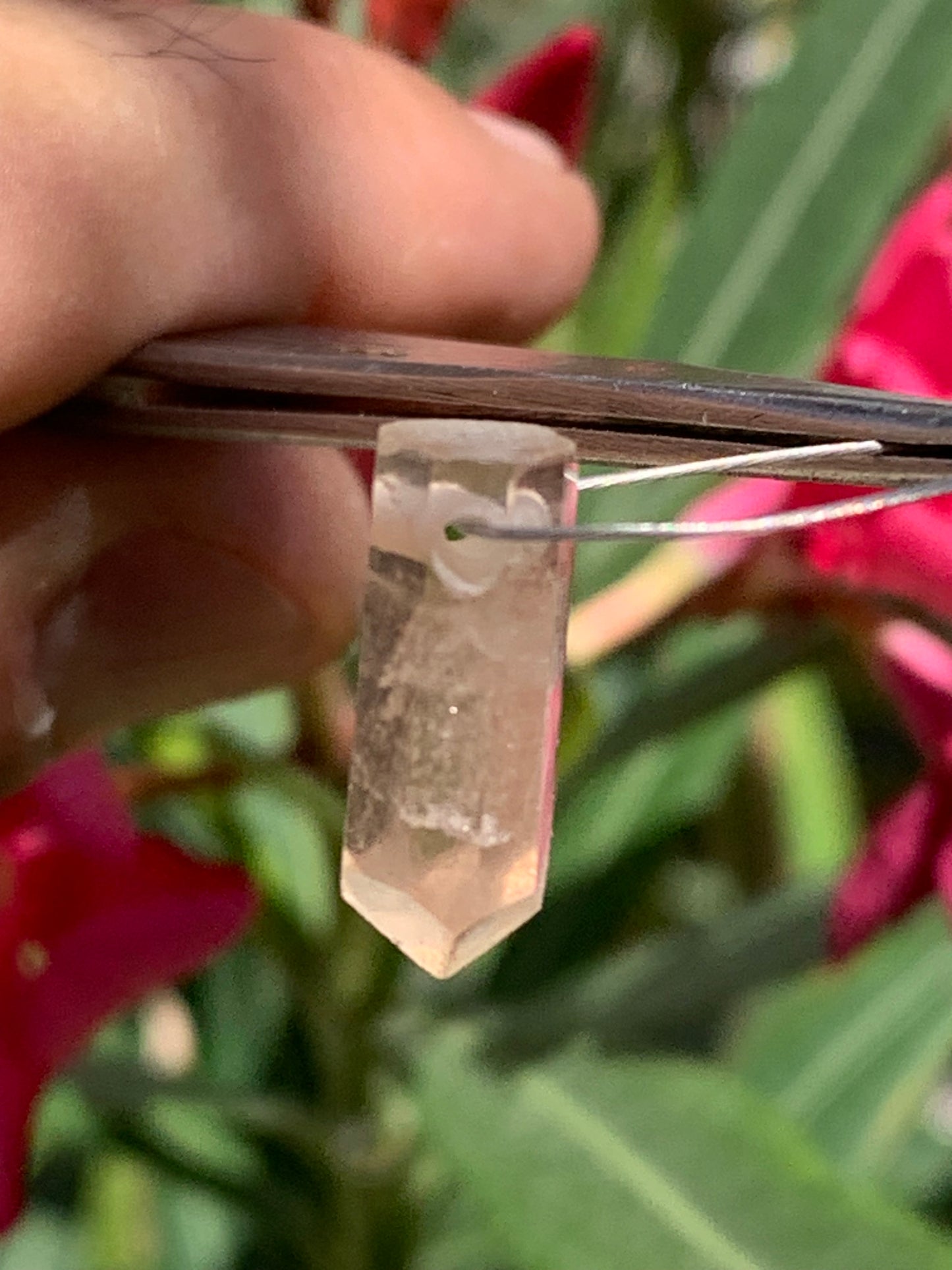 Topaze impériale percé de 18mm x8 x7 - 2 grammes/ 10 carats. Parfait en bijouterie, collection ,exposition...