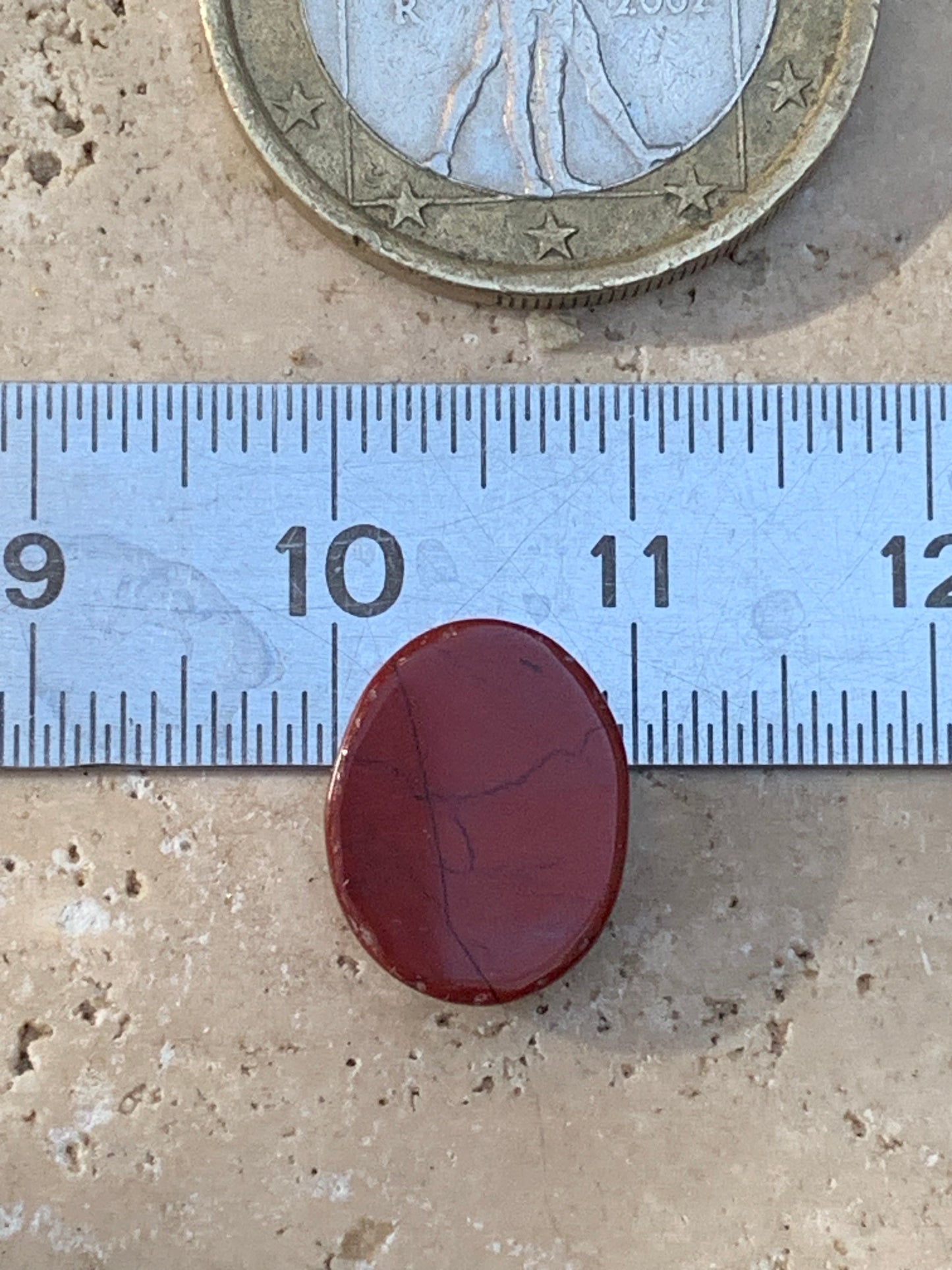 Jaspe rouge, cabochon de 13mm x10 x4 - 4 carats. Parfait en bijouterie, collection ,exposition...