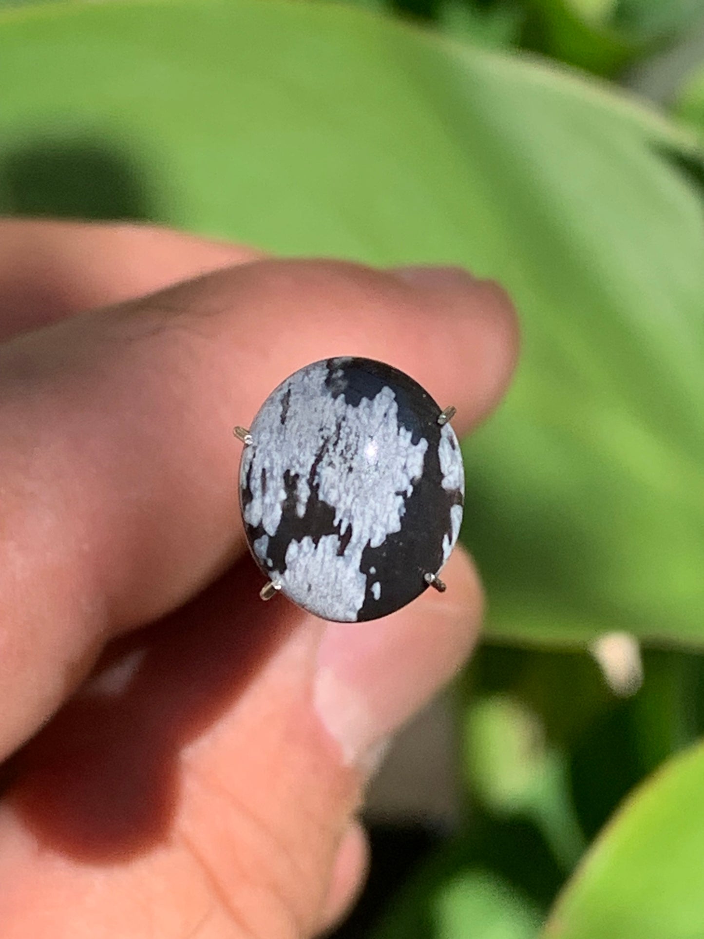 Obsidienne neige, cabochon de 13mm x11 x3 - 0,6 grammes/ 3 carats. Parfait en bijouterie, collection ,exposition...
