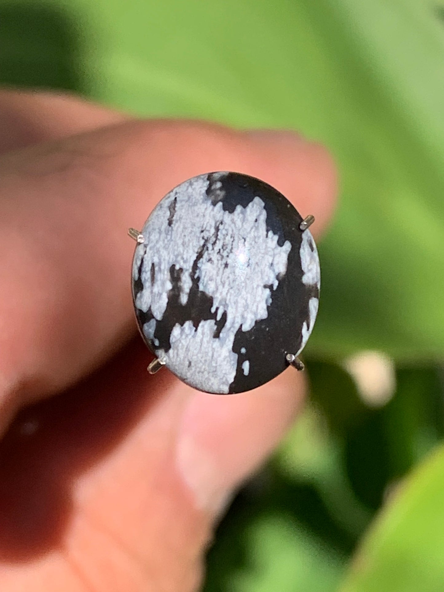 Obsidienne neige, cabochon de 13mm x11 x3 - 0,6 grammes/ 3 carats. Parfait en bijouterie, collection ,exposition...