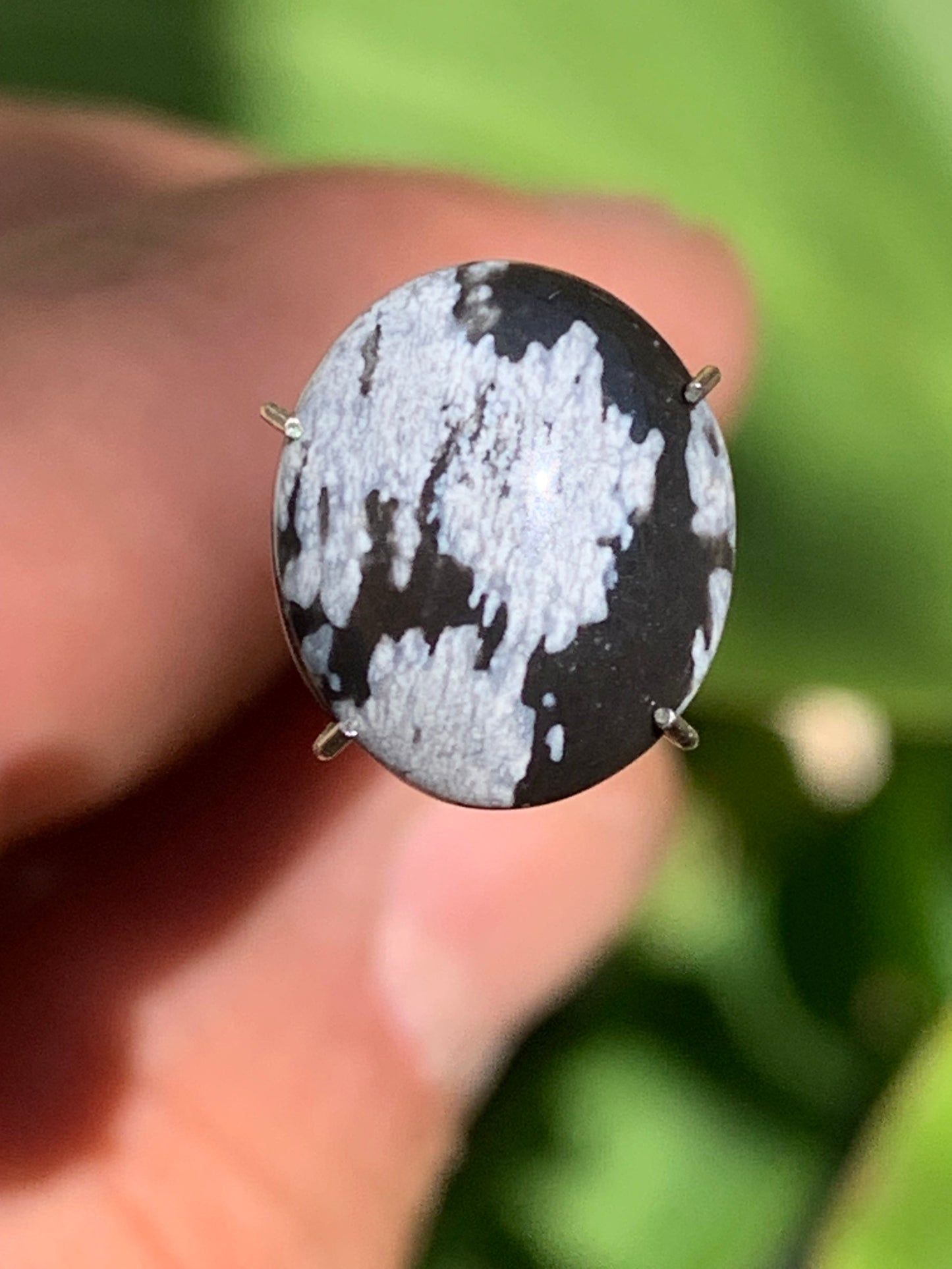 Obsidienne neige, cabochon de 13mm x11 x3 - 0,6 grammes/ 3 carats. Parfait en bijouterie, collection ,exposition...