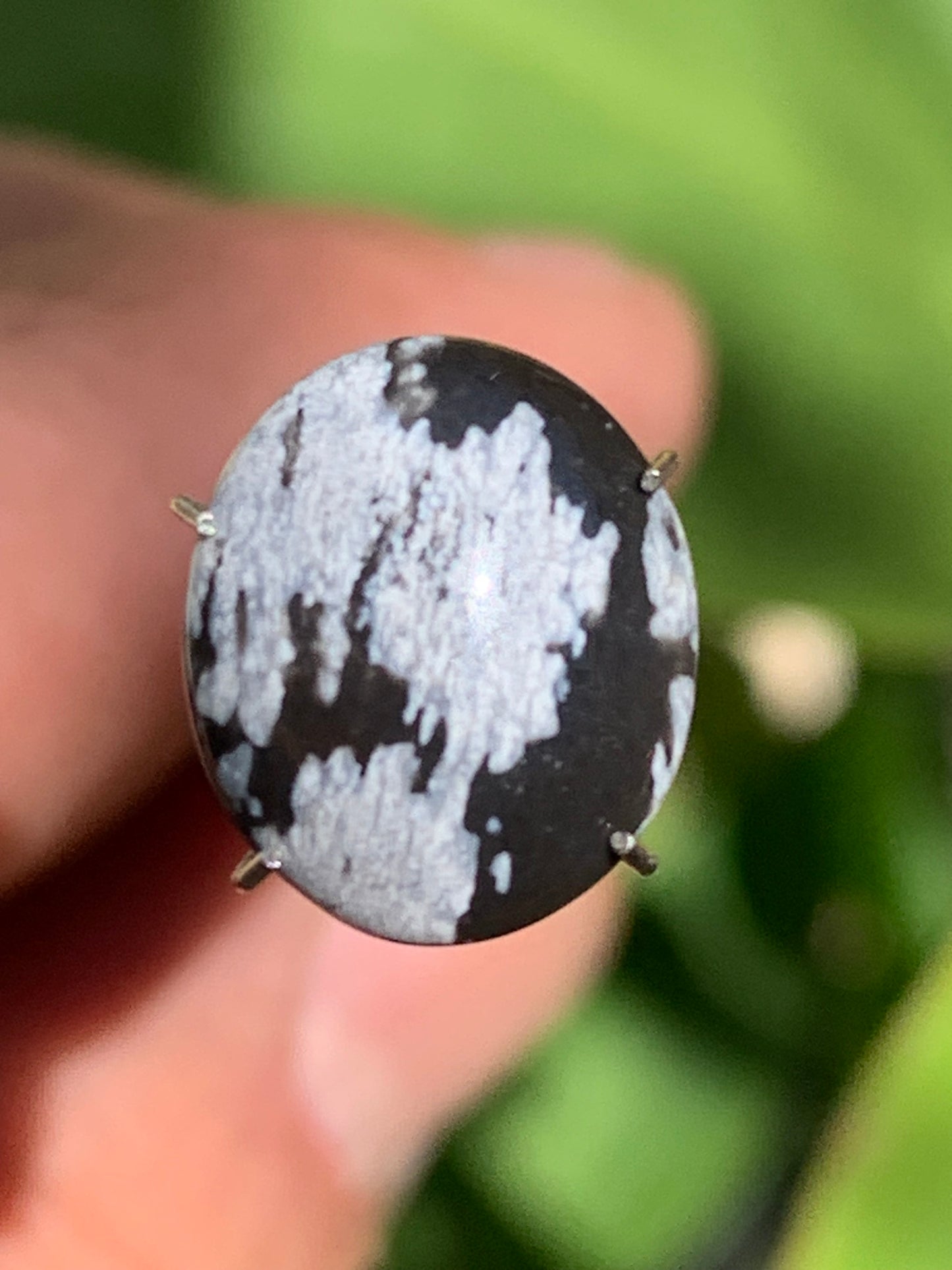 Obsidienne neige, cabochon de 13mm x11 x3 - 0,6 grammes/ 3 carats. Parfait en bijouterie, collection ,exposition...