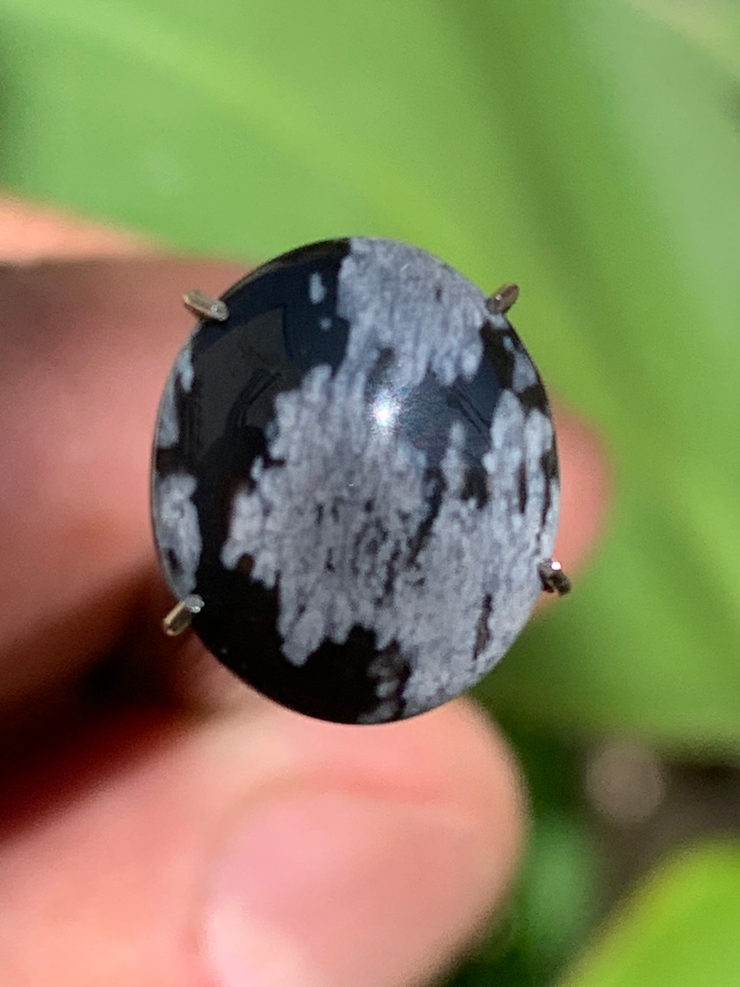 Obsidienne neige, cabochon de 13mm x11 x3 - 0,6 grammes/ 3 carats. Parfait en bijouterie, collection ,exposition...