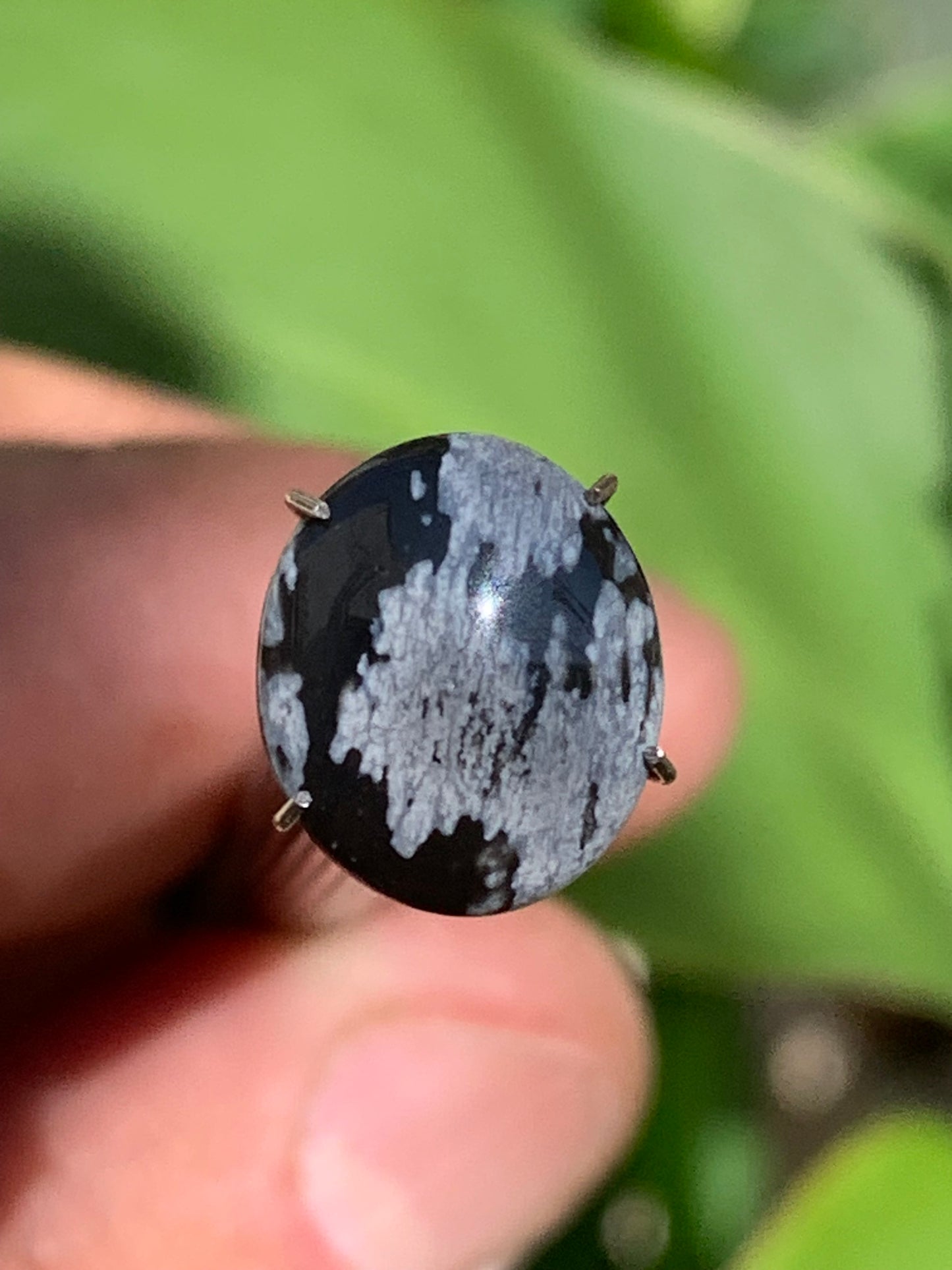 Obsidienne neige, cabochon de 13mm x11 x3 - 0,6 grammes/ 3 carats. Parfait en bijouterie, collection ,exposition...