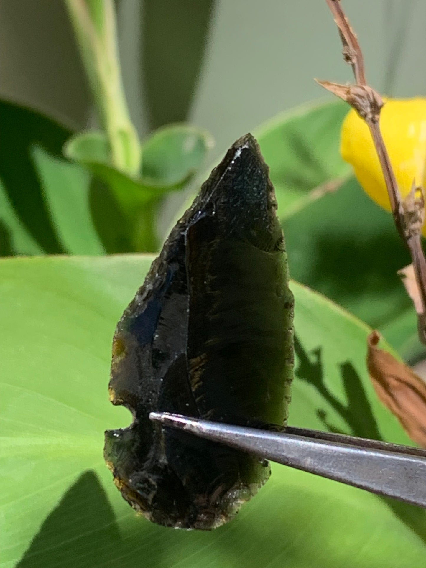 Obsidienne Noire - Pointe de flèche de 45 x 20 x 6 mm - 4,7 grammes. Spècimen récent, taillé au Mexique !