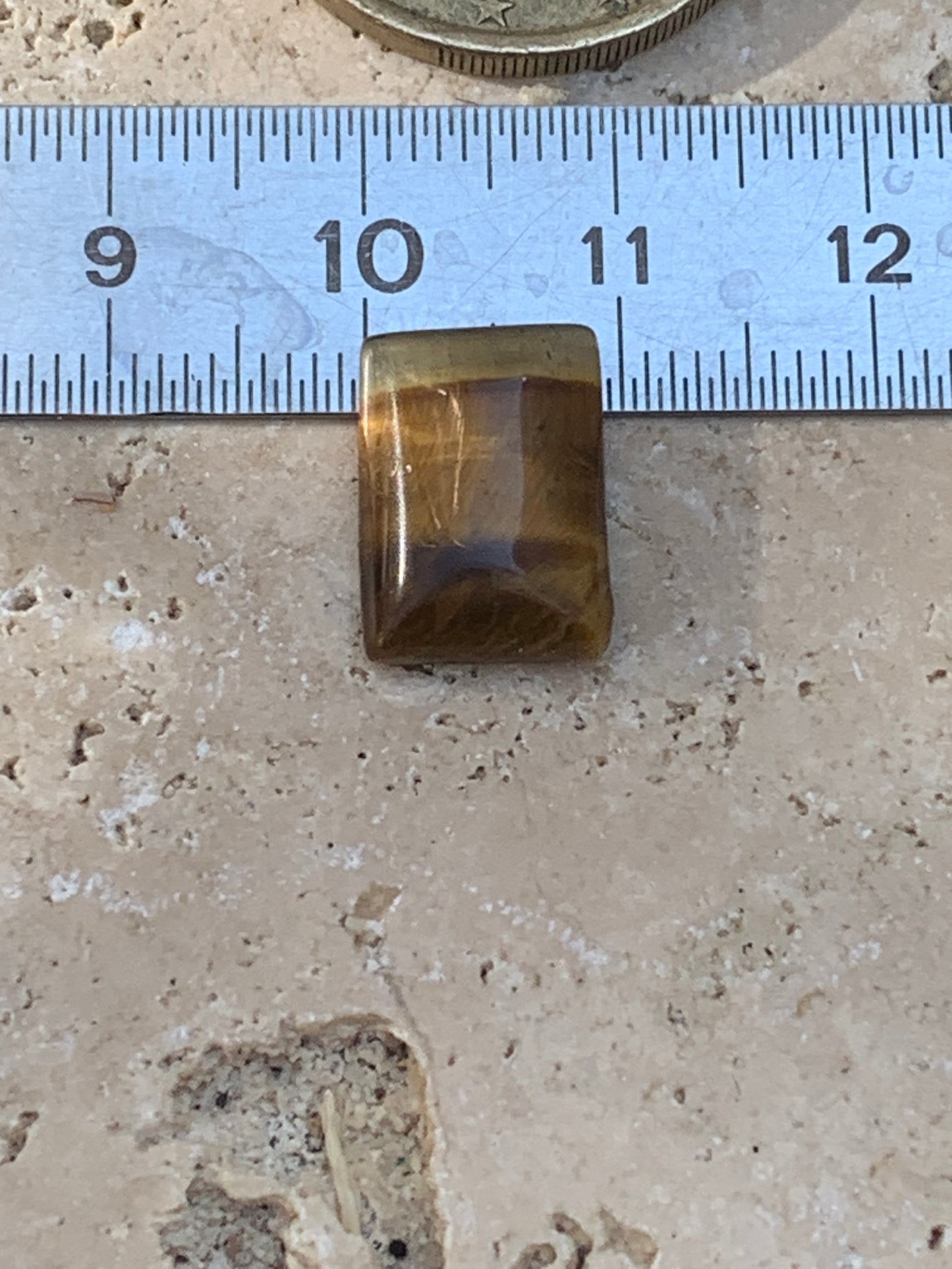 Oeil de tigre, cabochon de 14mm x10 x4 - 1,1 gramme/ 5,5 carats. Parfait en bijouterie, collection ,exposition...