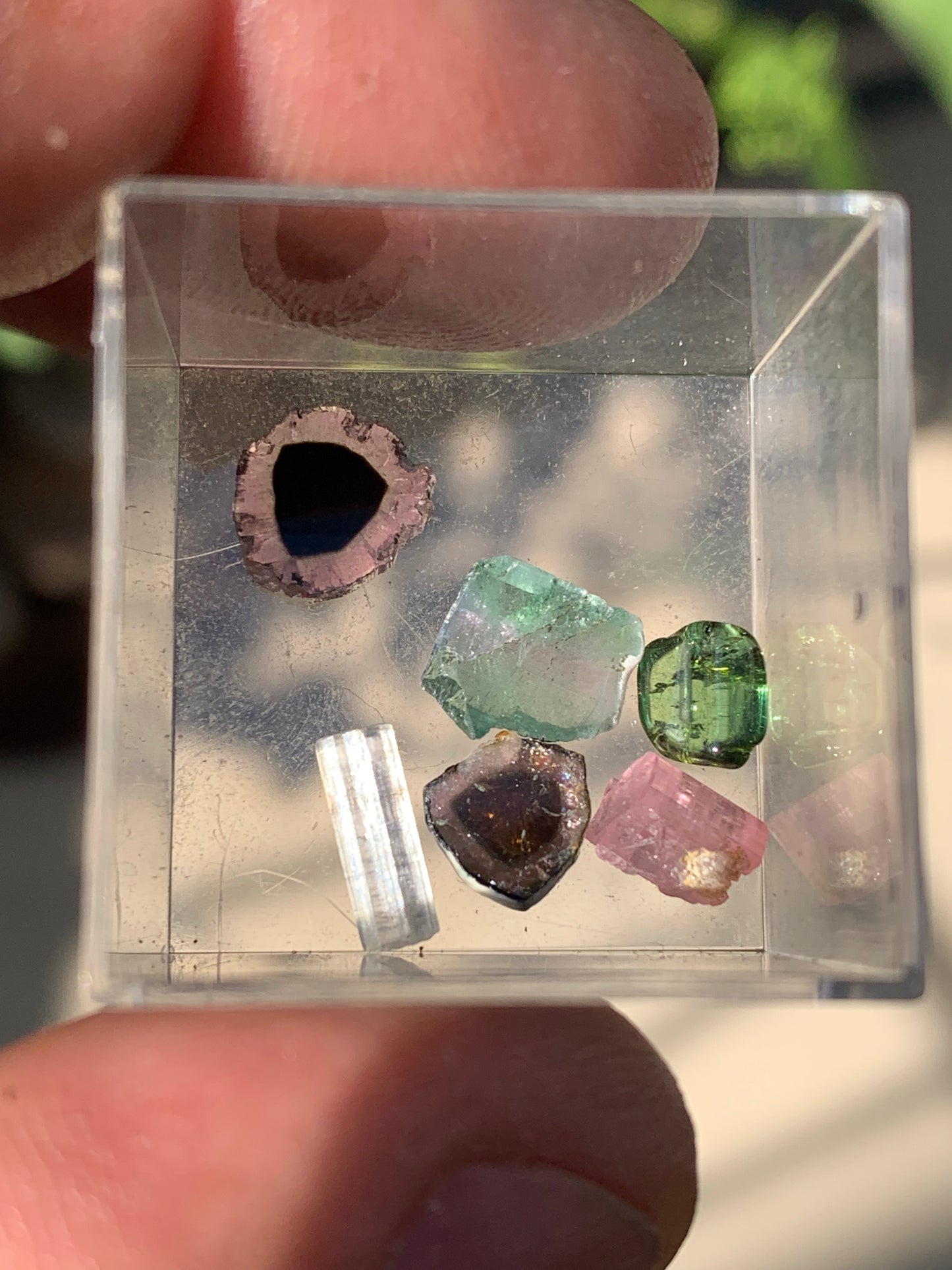 Tourmaline, coffret collection de 6 pièces de 7mm x7 x2 environ - 6,5 carats. Parfait en bijouterie, collection ,exposition...