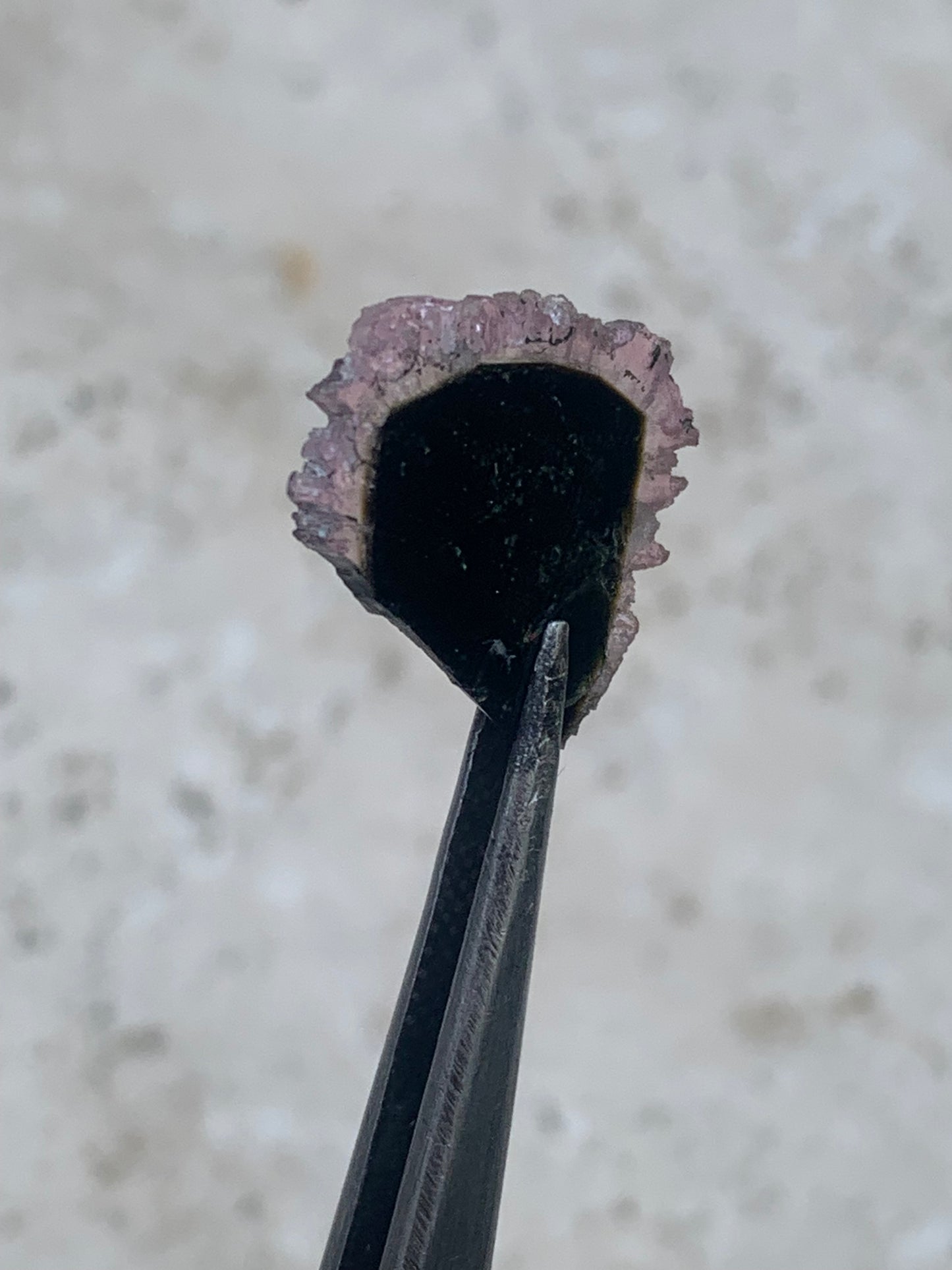 Tourmaline melon d'eau/ pastèque, de 17mm x15 x2 environ - 4 carats. Parfait en bijouterie, collection ,exposition...