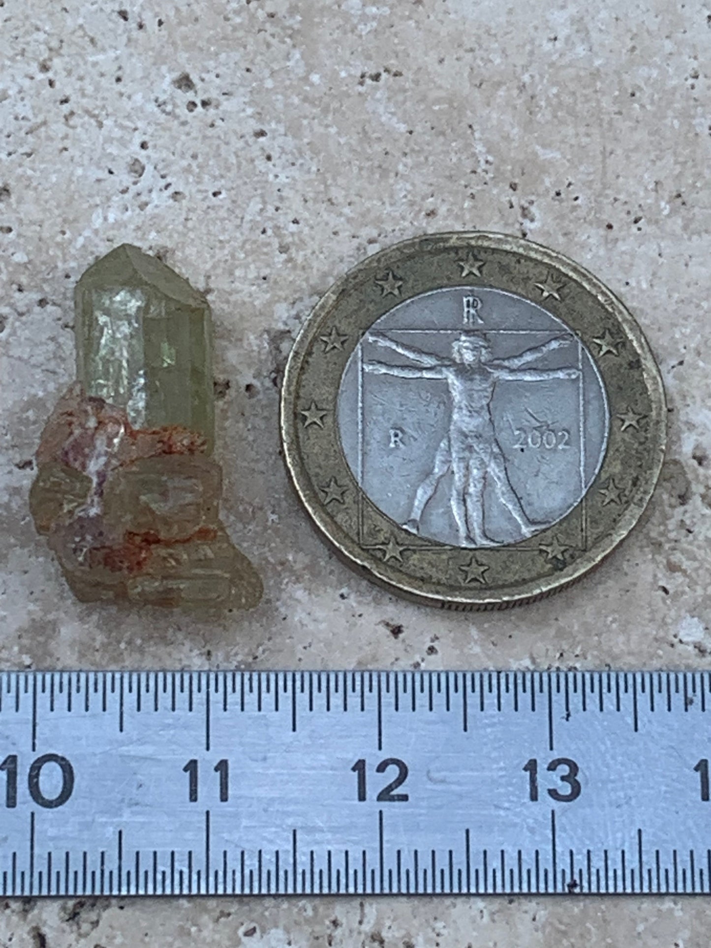 Apatite jaune, de 24mm x14 x10 environ - 16,5 carats. Parfait en bijouterie, collection ,exposition...