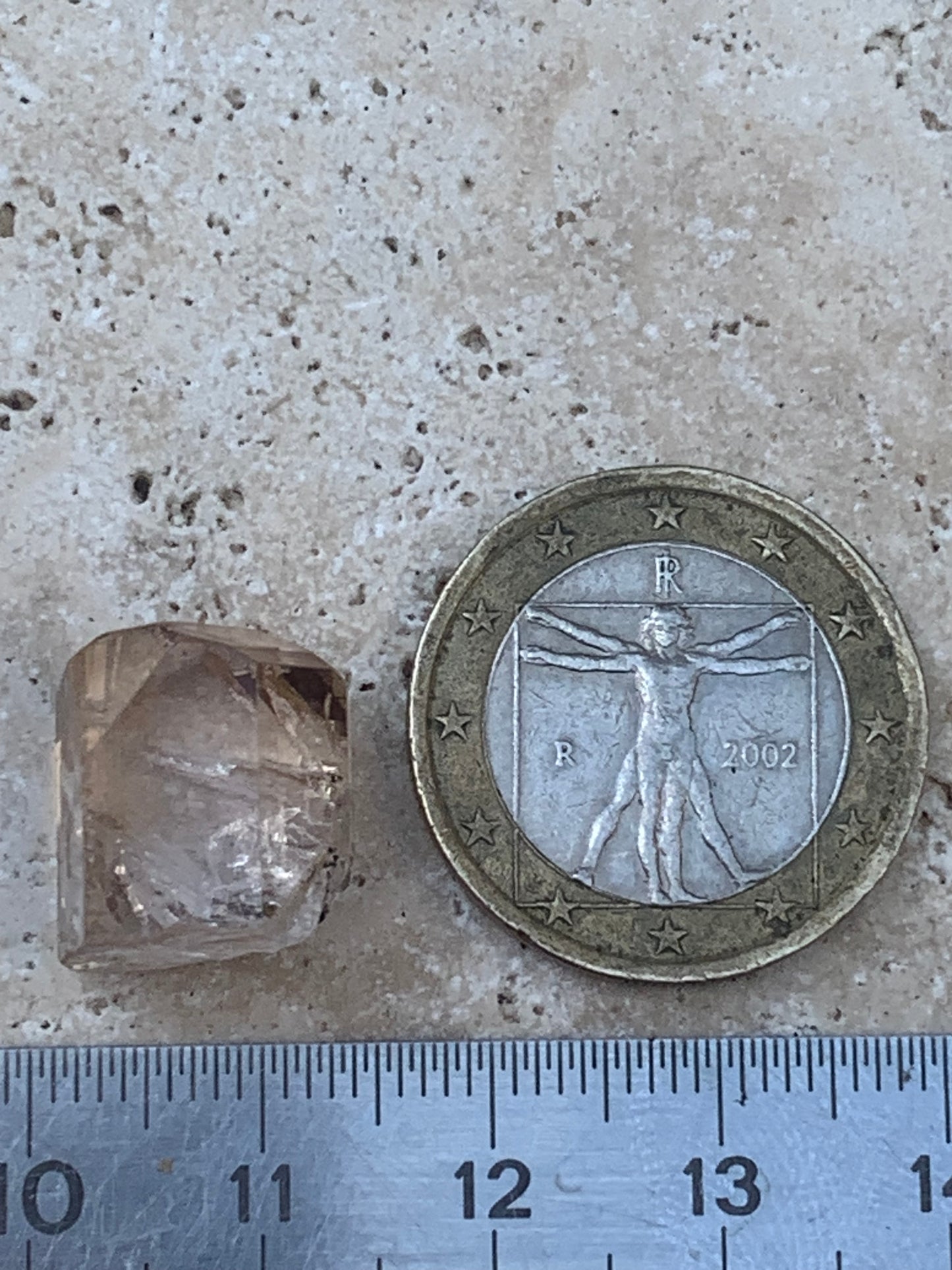 Topaze Impériale, superbe cristal naturel de 15mm x12 x11 - 4,6 grammes/ 23 carats. Belle pièce de collection, unique et assez rare sur le marché !