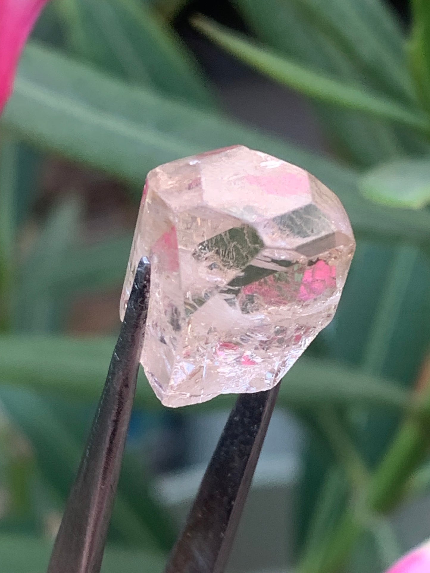 Topaze Impériale, superbe cristal naturel de 15mm x12 x11 - 4,6 grammes/ 23 carats. Belle pièce de collection, unique et assez rare sur le marché !