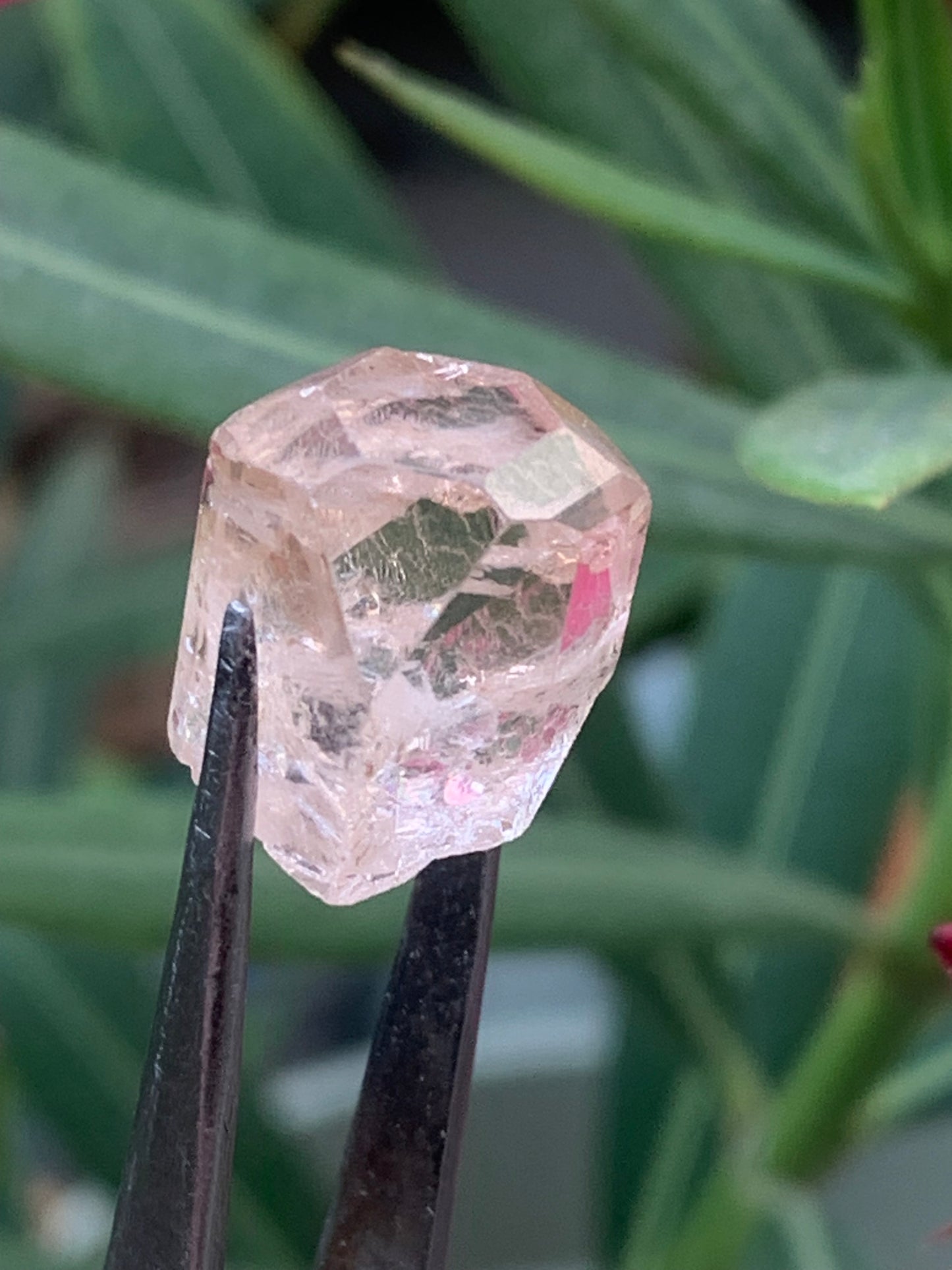 Topaze Impériale, superbe cristal naturel de 15mm x12 x11 - 4,6 grammes/ 23 carats. Belle pièce de collection, unique et assez rare sur le marché !