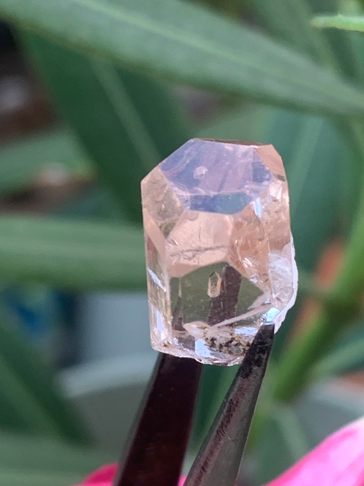 Topaze Impériale, superbe cristal naturel de 15mm x12 x11 - 4,6 grammes/ 23 carats. Belle pièce de collection, unique et assez rare sur le marché !