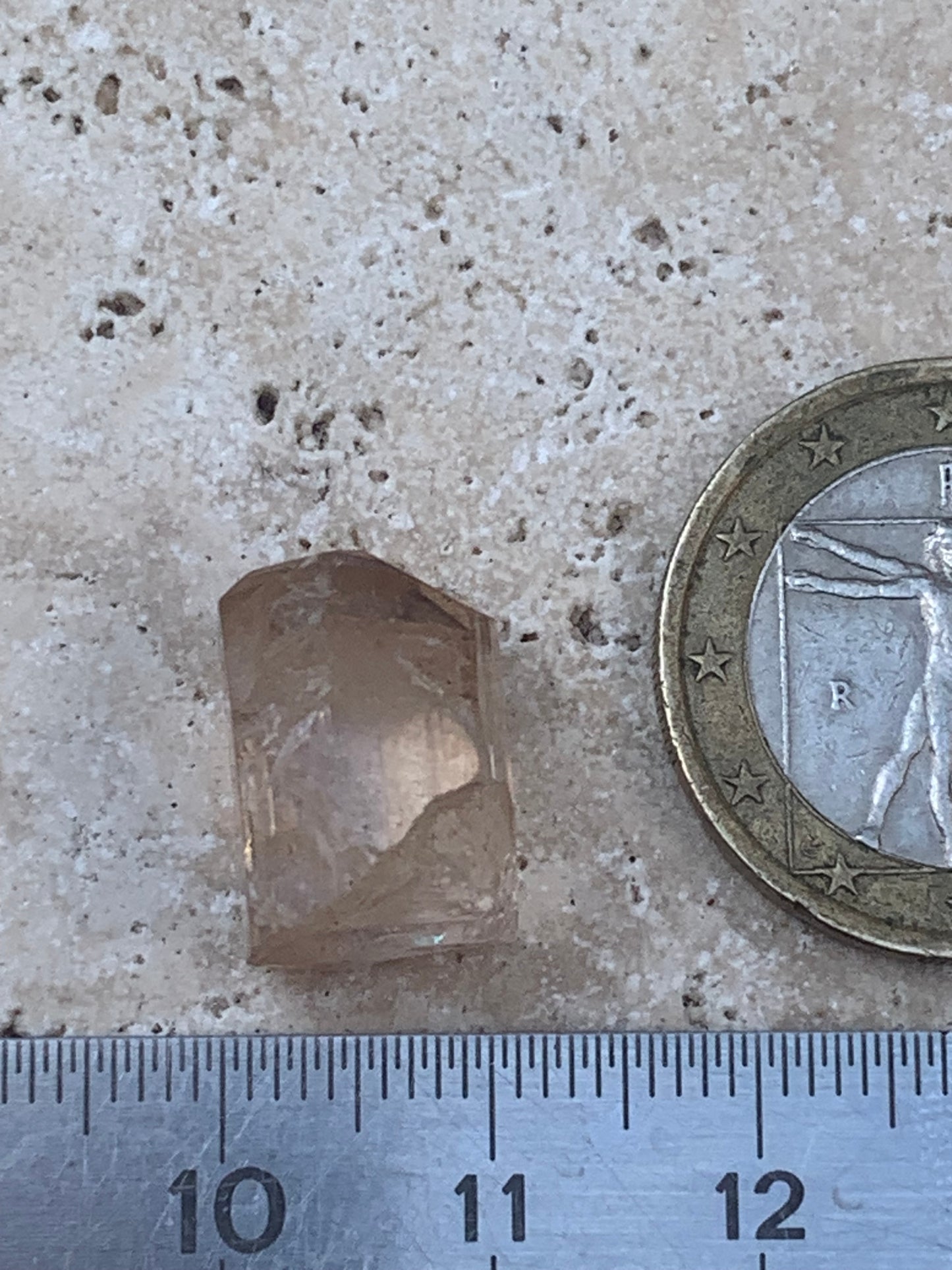 Topaze Impériale, superbe cristal naturel de 15mm x11 x10 - 4,1 grammes/ 20,5 carats. Belle pièce de collection, unique et assez rare !