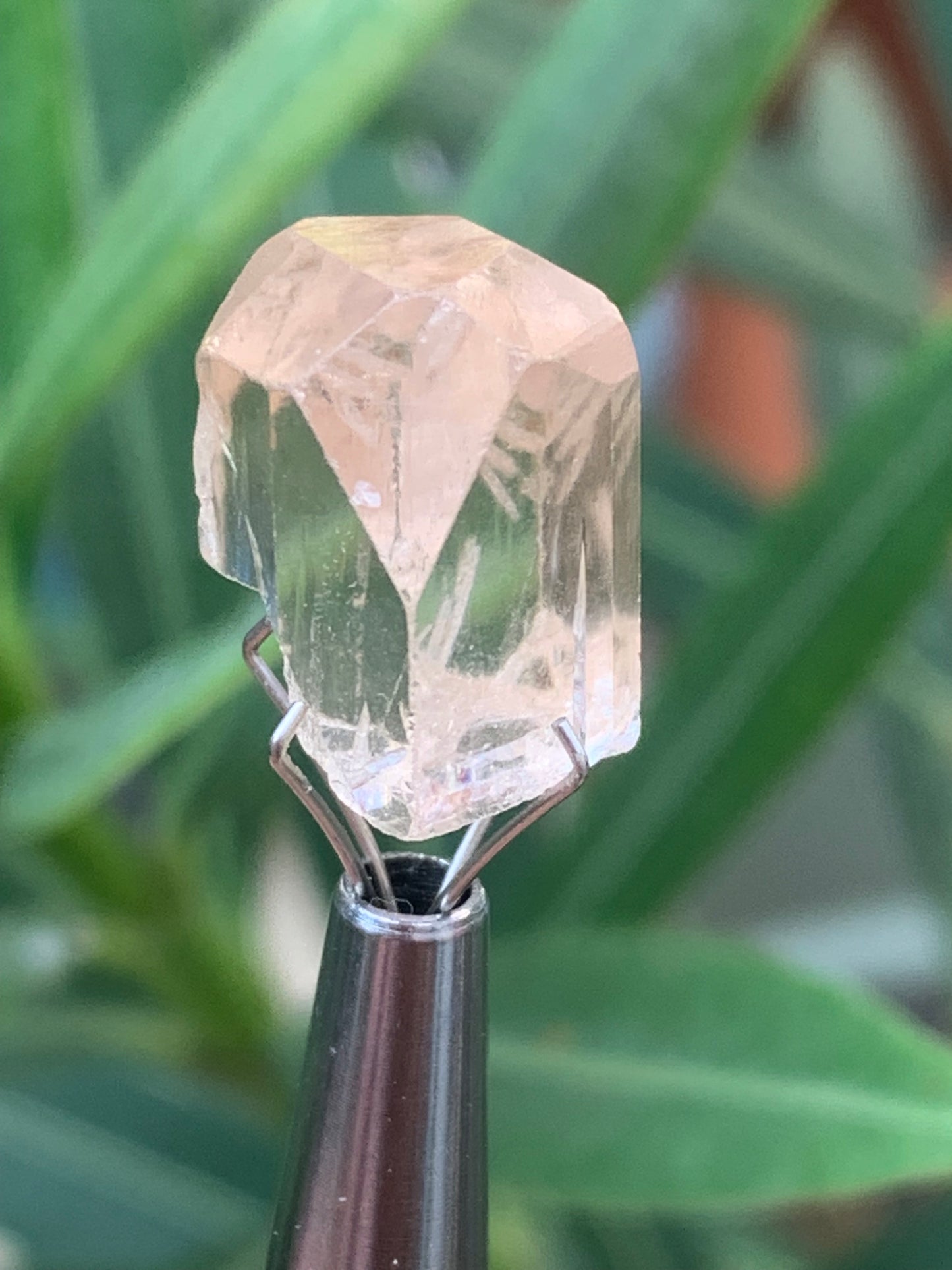 Topaze Impériale, superbe cristal naturel de 15mm x11 x10 - 4,1 grammes/ 20,5 carats. Belle pièce de collection, unique et assez rare !