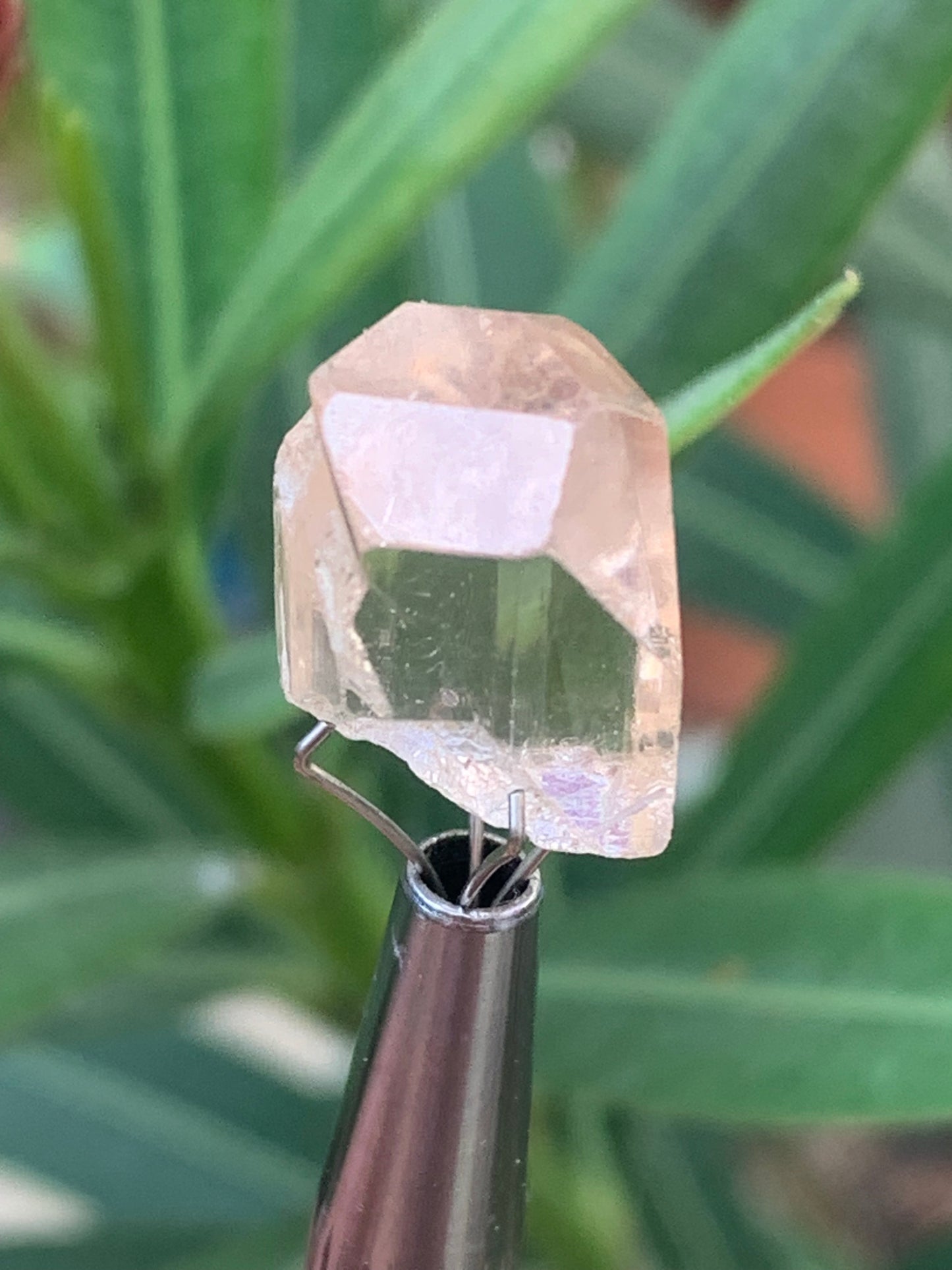 Topaze Impériale, superbe cristal naturel de 15mm x11 x10 - 4,1 grammes/ 20,5 carats. Belle pièce de collection, unique et assez rare !