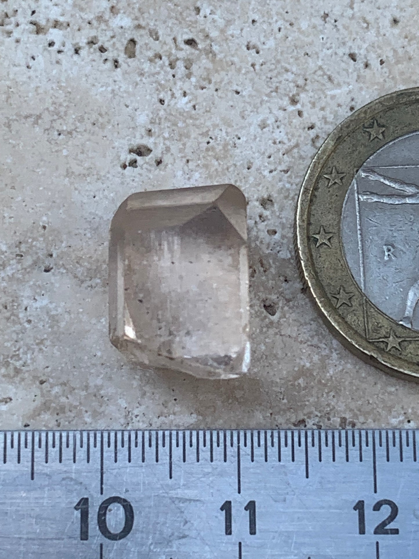 Topaze Impériale, superbe cristal naturel de 15mm x10 x10 - 3,9 grammes/ 19,5 carats. Belle pièce de collection, unique et assez rare !