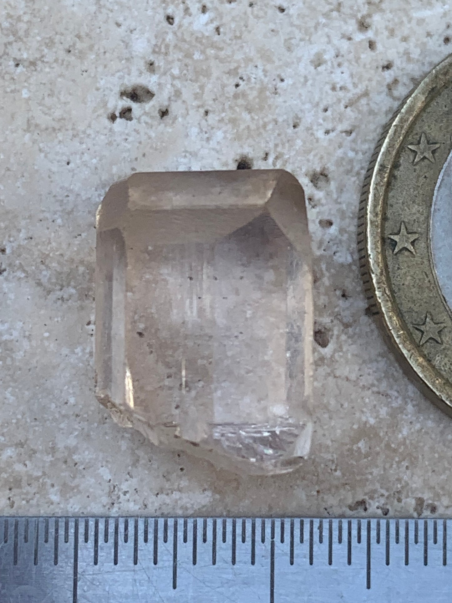 Topaze Impériale, superbe cristal naturel de 15mm x10 x10 - 3,9 grammes/ 19,5 carats. Belle pièce de collection, unique et assez rare !