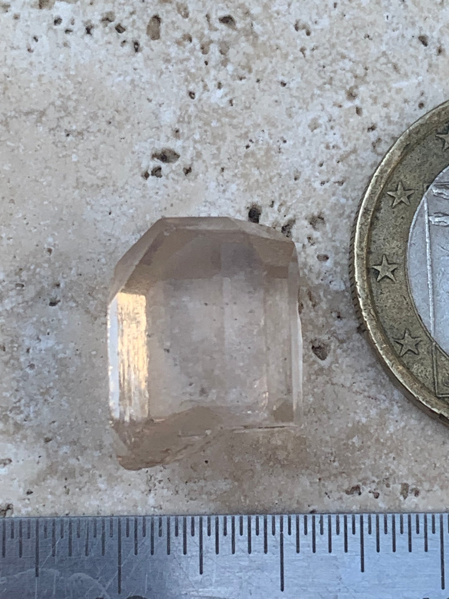 Topaze Impériale, superbe cristal naturel de 15mm x10 x10 - 3,9 grammes/ 19,5 carats. Belle pièce de collection, unique et assez rare !