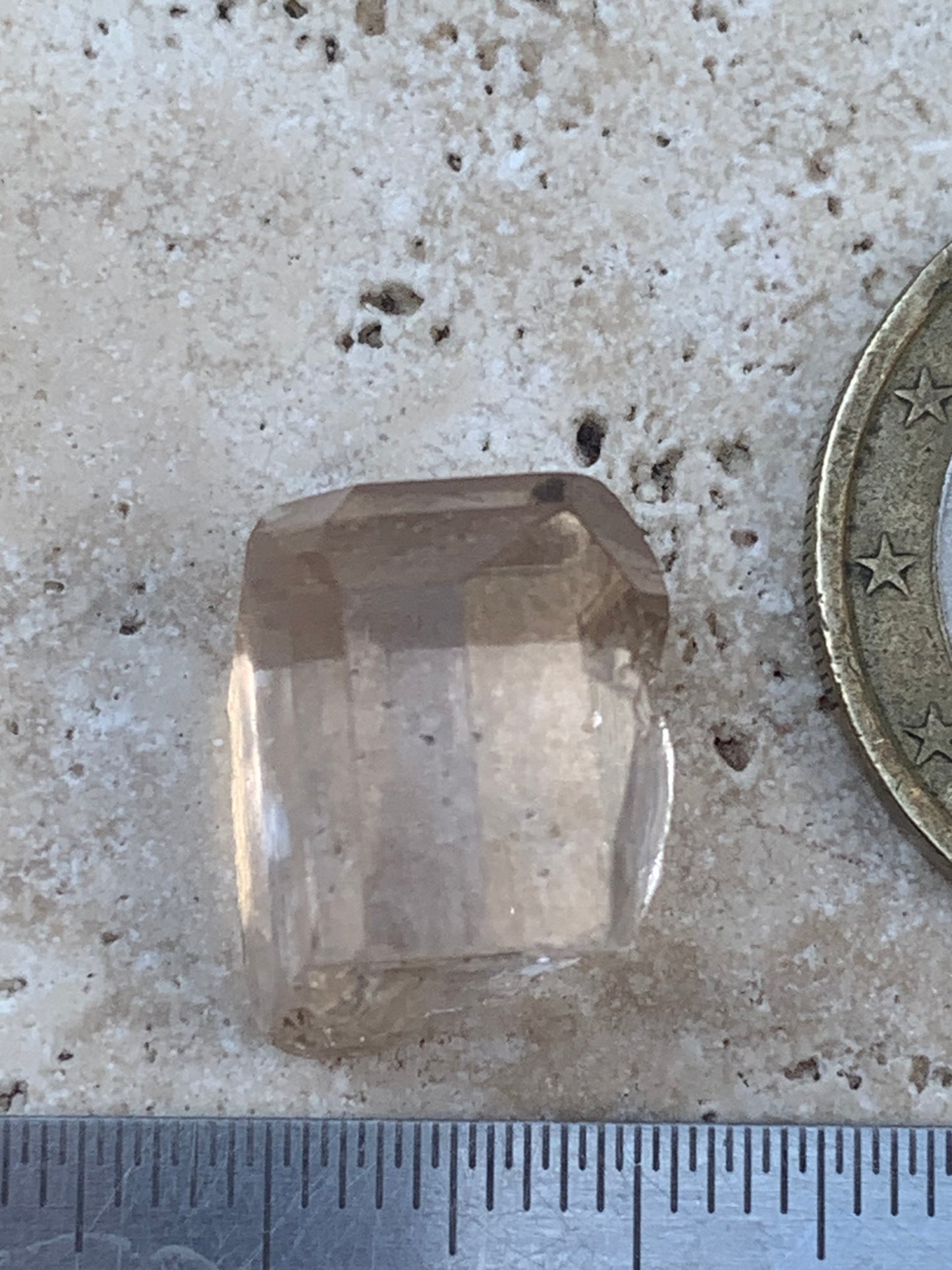 Topaze Impériale, superbe cristal naturel de 15mm x10 x10 - 3,9 grammes/ 19,5 carats. Belle pièce de collection, unique et assez rare !