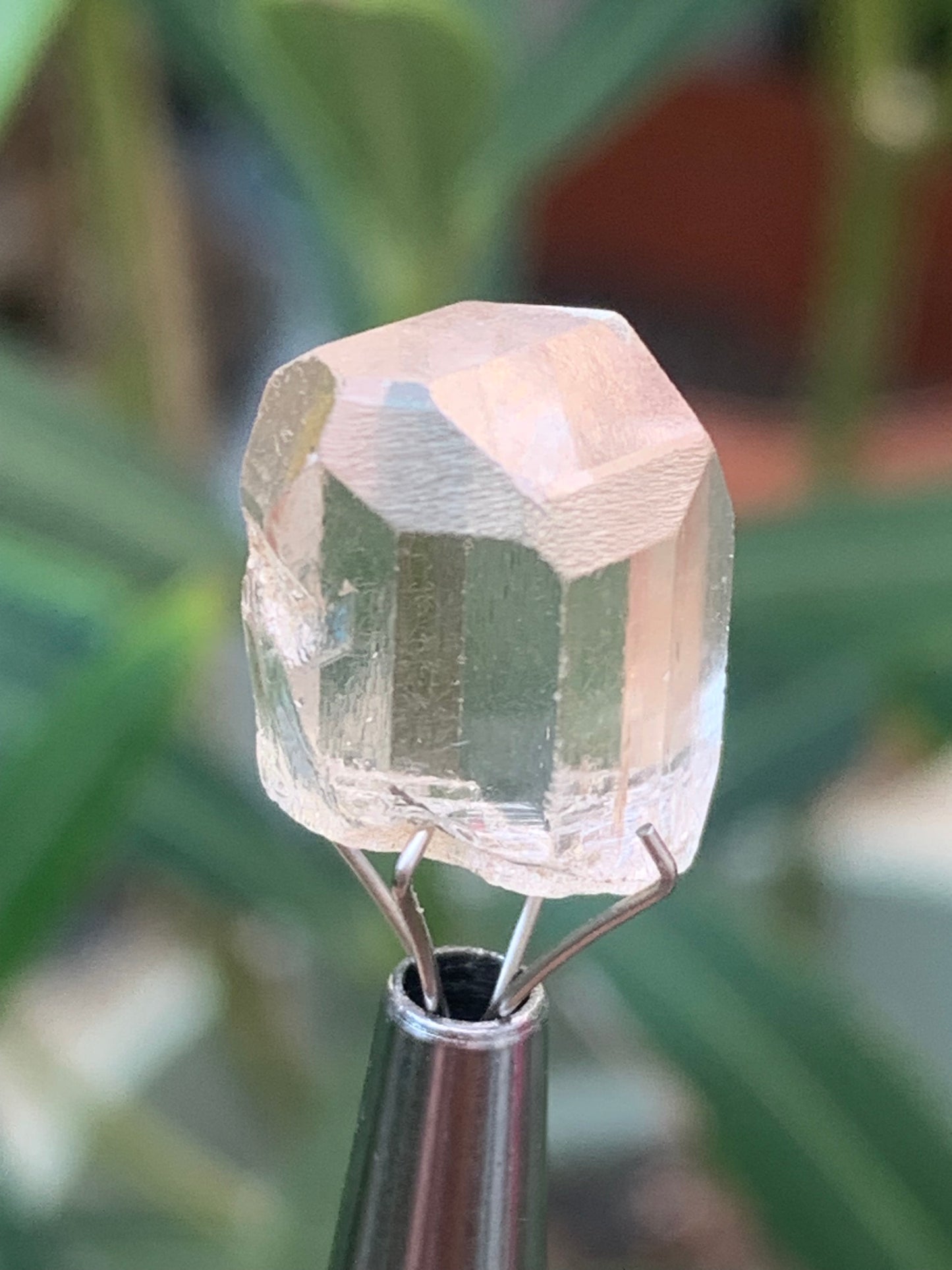Topaze Impériale, superbe cristal naturel de 15mm x10 x10 - 3,9 grammes/ 19,5 carats. Belle pièce de collection, unique et assez rare !