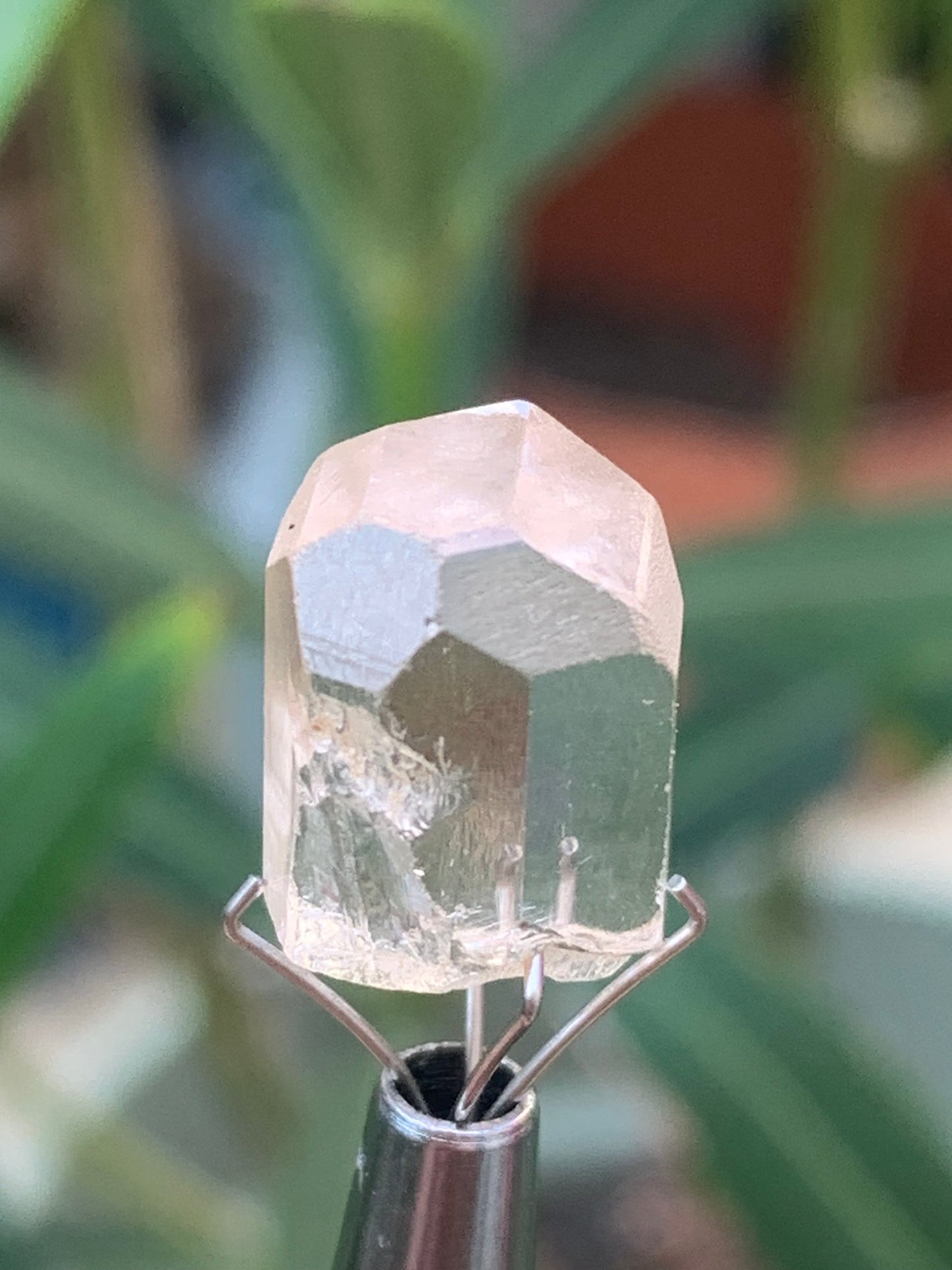 Topaze Impériale, superbe cristal naturel de 15mm x10 x10 - 3,9 grammes/ 19,5 carats. Belle pièce de collection, unique et assez rare !