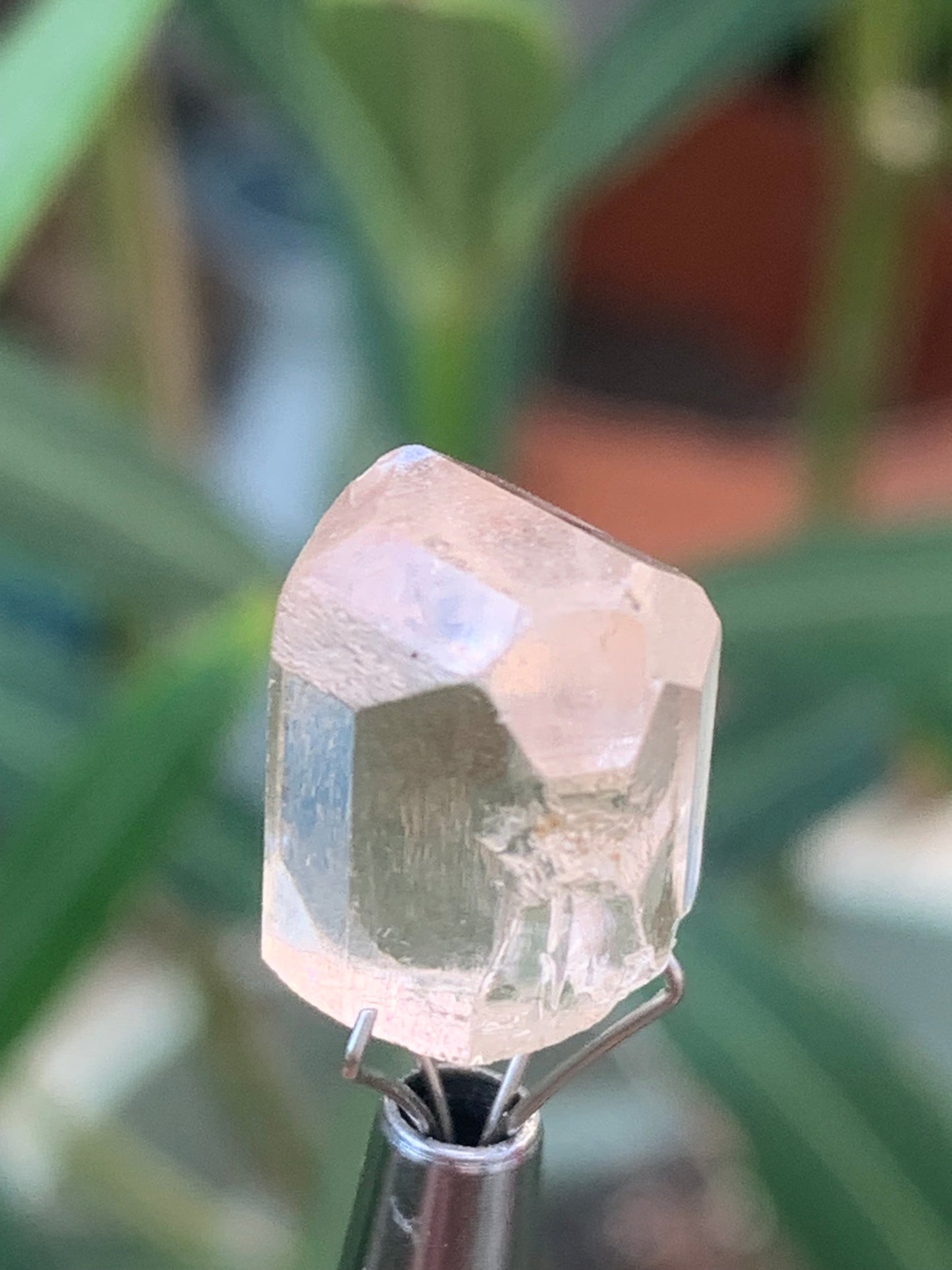 Topaze Impériale, superbe cristal naturel de 15mm x10 x10 - 3,9 grammes/ 19,5 carats. Belle pièce de collection, unique et assez rare !