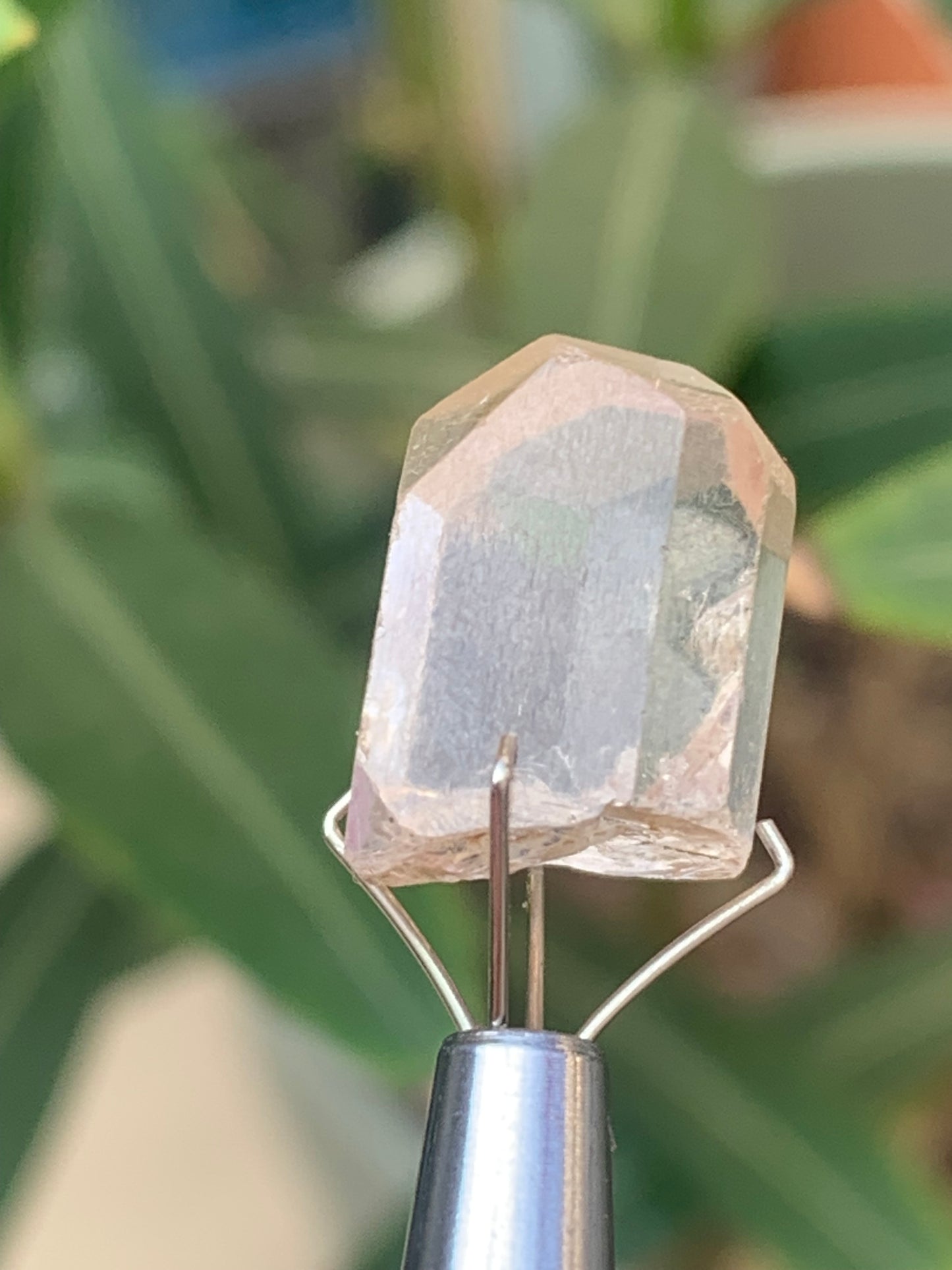Topaze Impériale, superbe cristal naturel de 15mm x10 x10 - 3,9 grammes/ 19,5 carats. Belle pièce de collection, unique et assez rare !