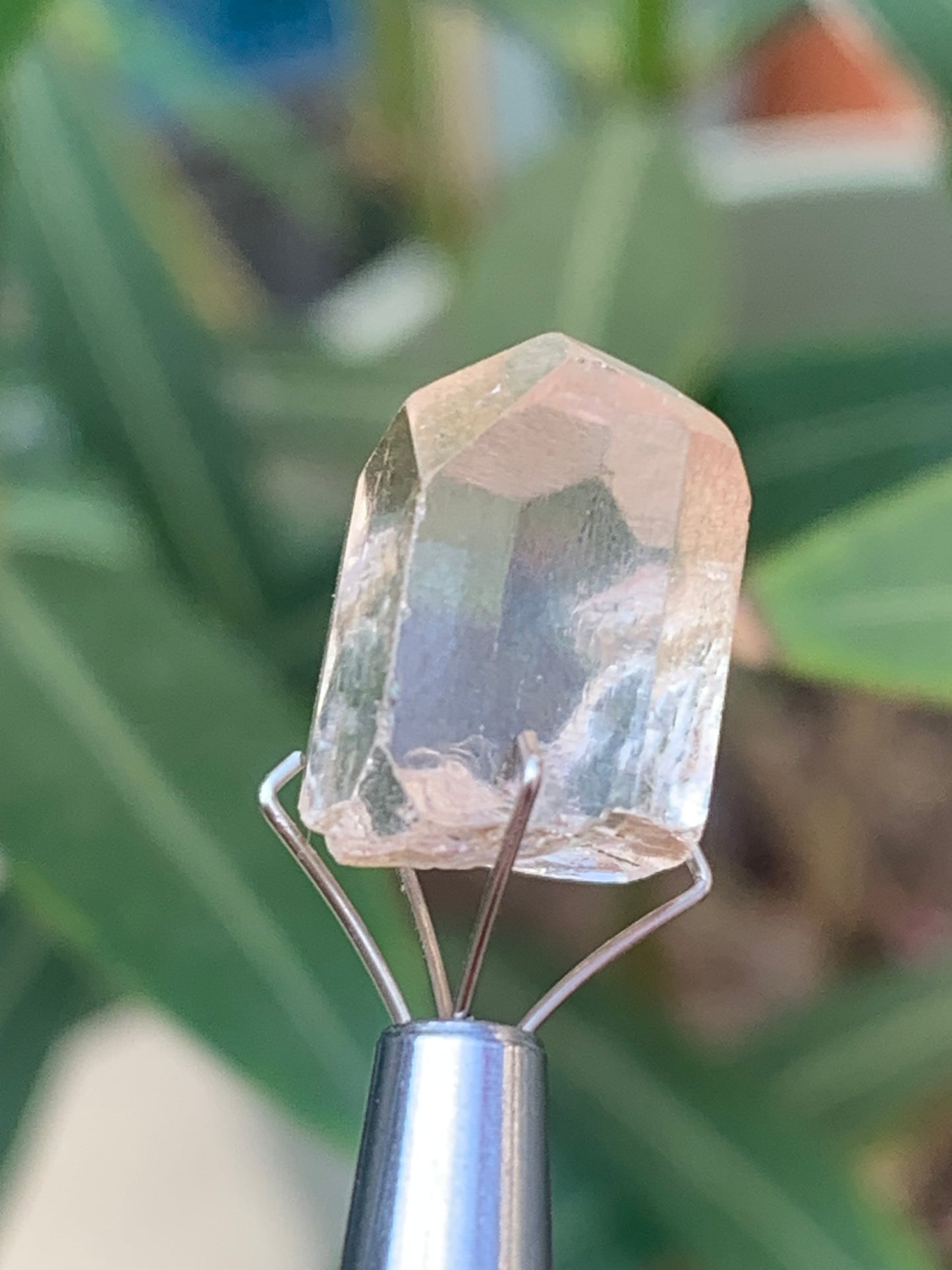 Topaze Impériale, superbe cristal naturel de 15mm x10 x10 - 3,9 grammes/ 19,5 carats. Belle pièce de collection, unique et assez rare !
