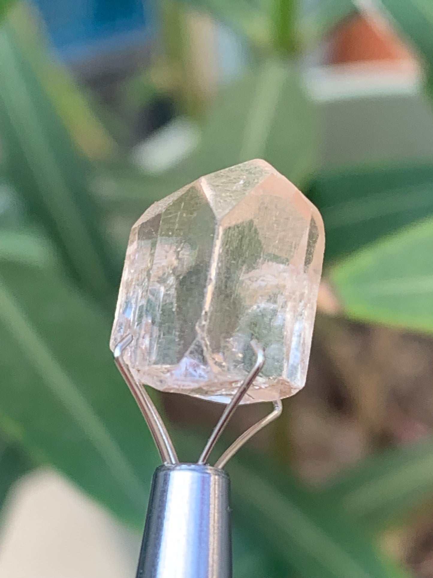 Topaze Impériale, superbe cristal naturel de 15mm x10 x10 - 3,9 grammes/ 19,5 carats. Belle pièce de collection, unique et assez rare !