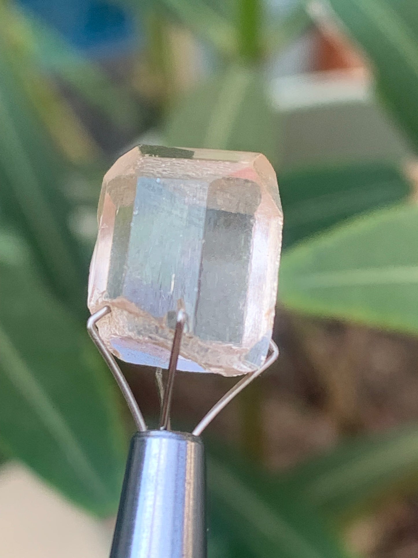 Topaze Impériale, superbe cristal naturel de 15mm x10 x10 - 3,9 grammes/ 19,5 carats. Belle pièce de collection, unique et assez rare !