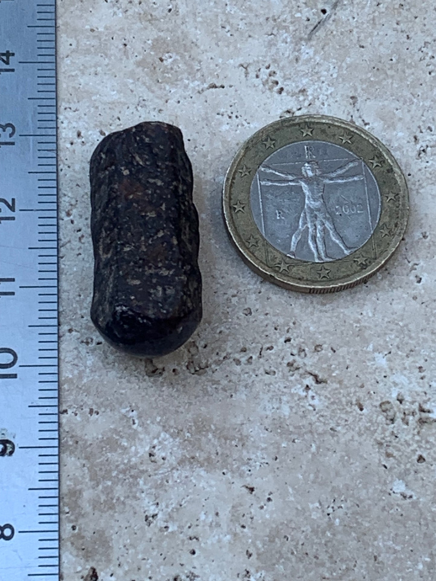 Rubis étoilé semi poli, de 29mm x12 x12 - 11 grammes. Parfait en bijouterie, collection ,exposition...