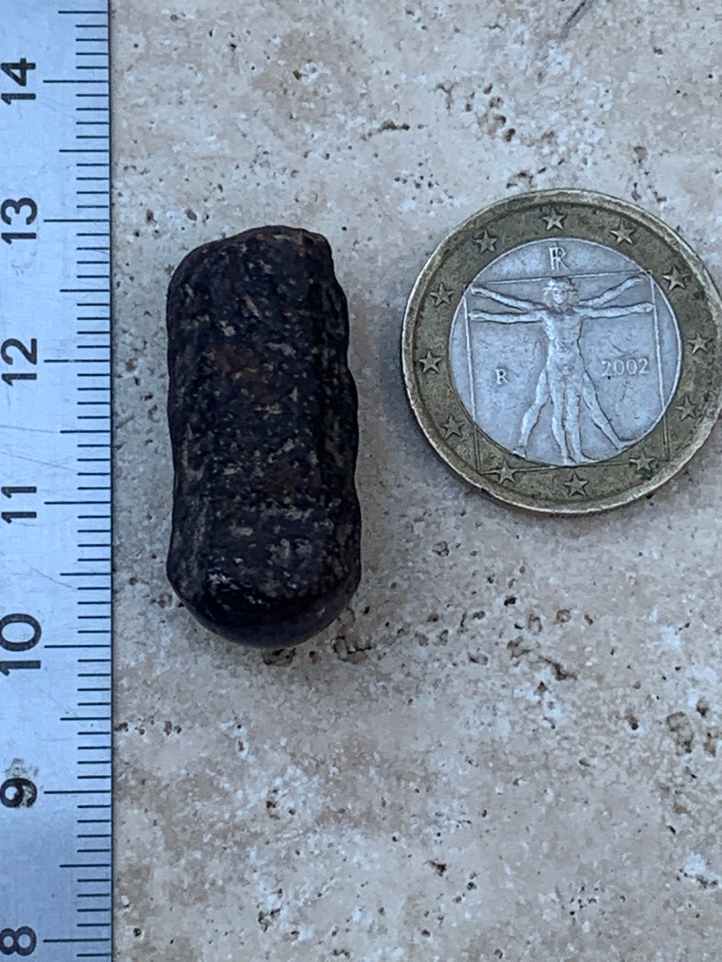 Rubis étoilé semi poli, de 29mm x12 x12 - 11 grammes. Parfait en bijouterie, collection ,exposition...