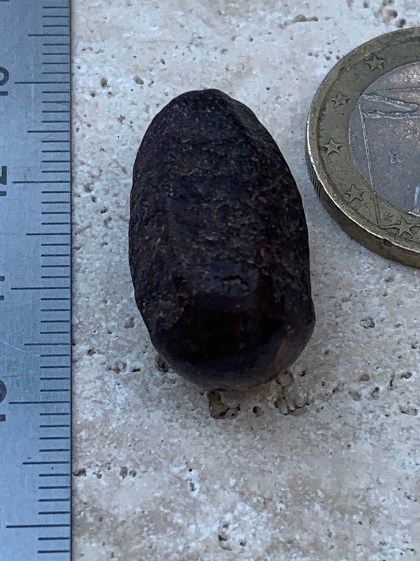 Rubis étoilé semi poli, de 25mm x14 x12 - 9,1 grammes. Parfait en bijouterie, collection ,exposition...