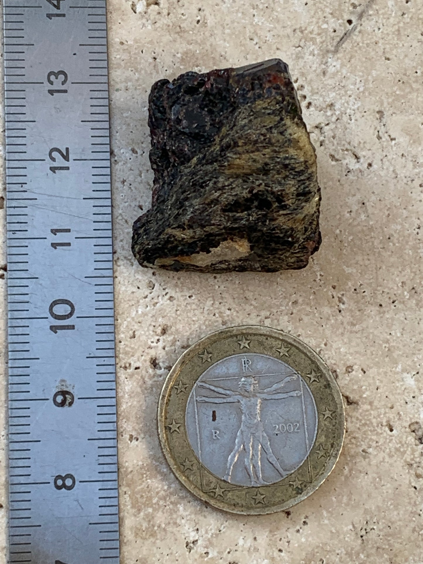 Rubis sur gangue de Zoisite, 25mm x24 x 23 - 17,7 grammes. Parfait en collection, exposition, lapidage...