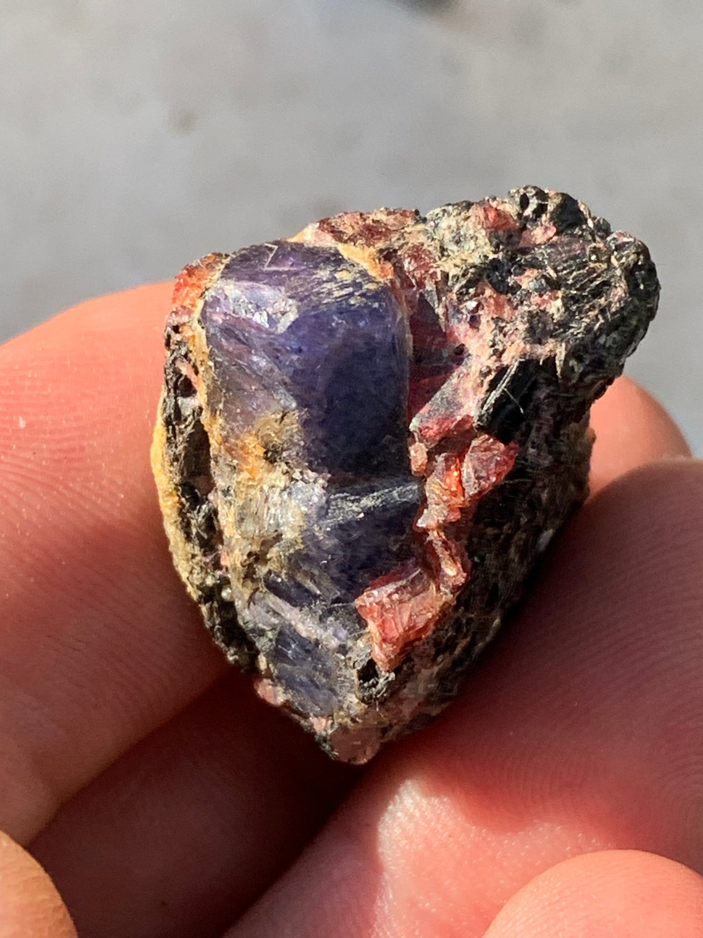 Rubis sur gangue de Zoisite, 25mm x24 x 23 - 17,7 grammes. Parfait en collection, exposition, lapidage...